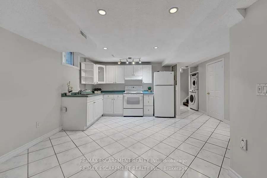 1157 Charminster Crescent