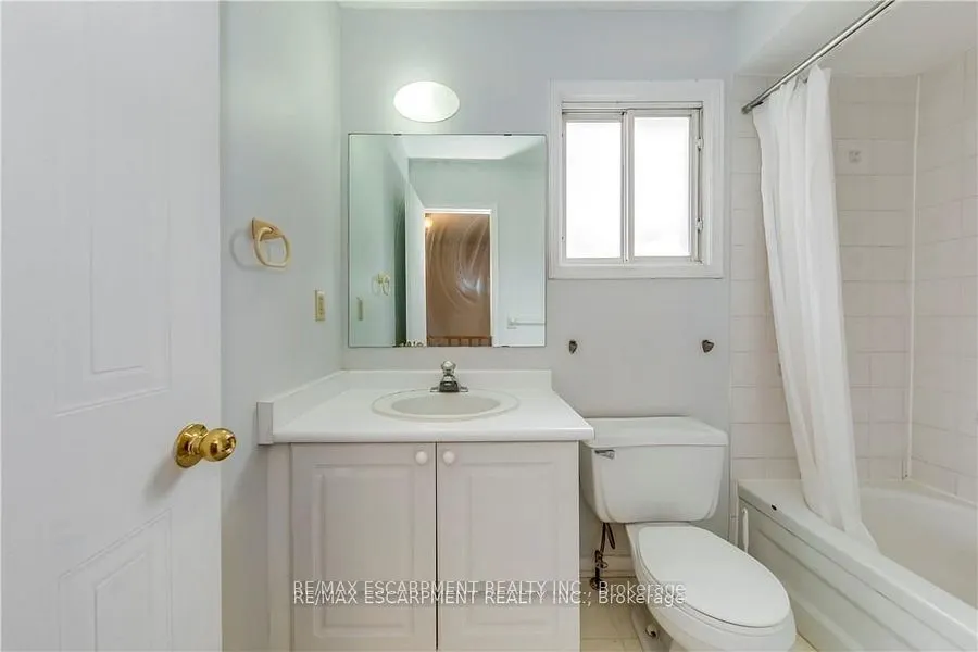 1157 Charminster Crescent