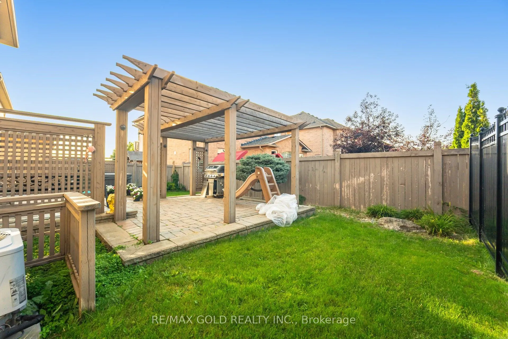 32 Eaglesprings Crescent