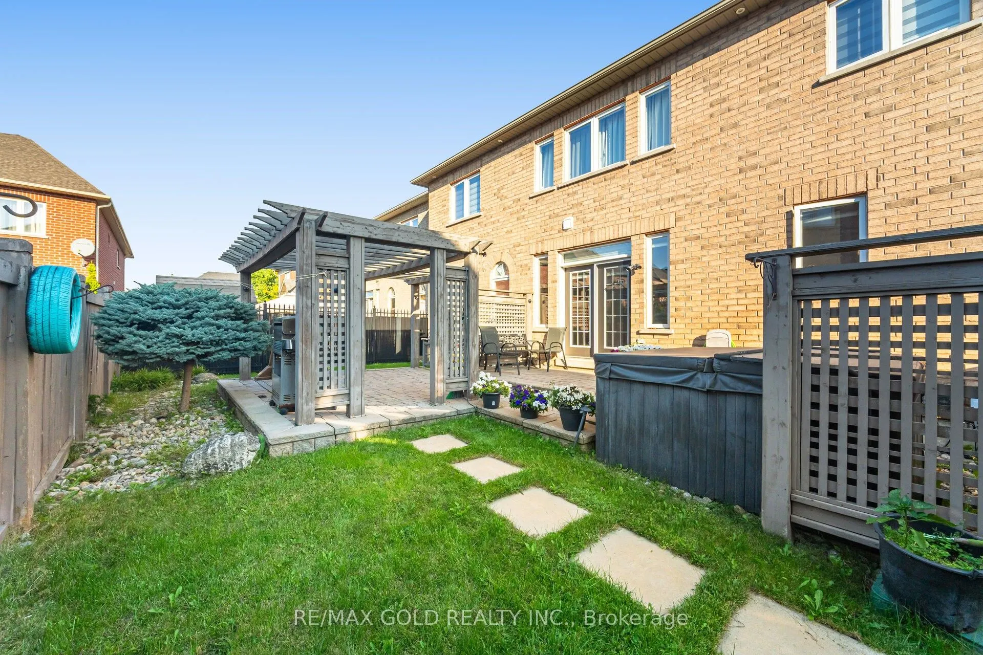 32 Eaglesprings Crescent