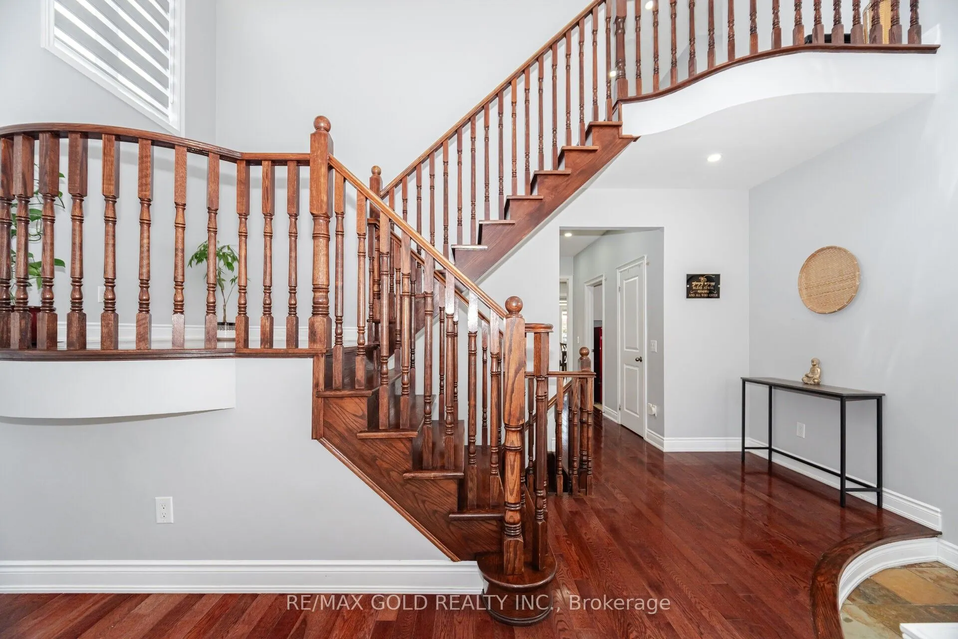 32 Eaglesprings Crescent