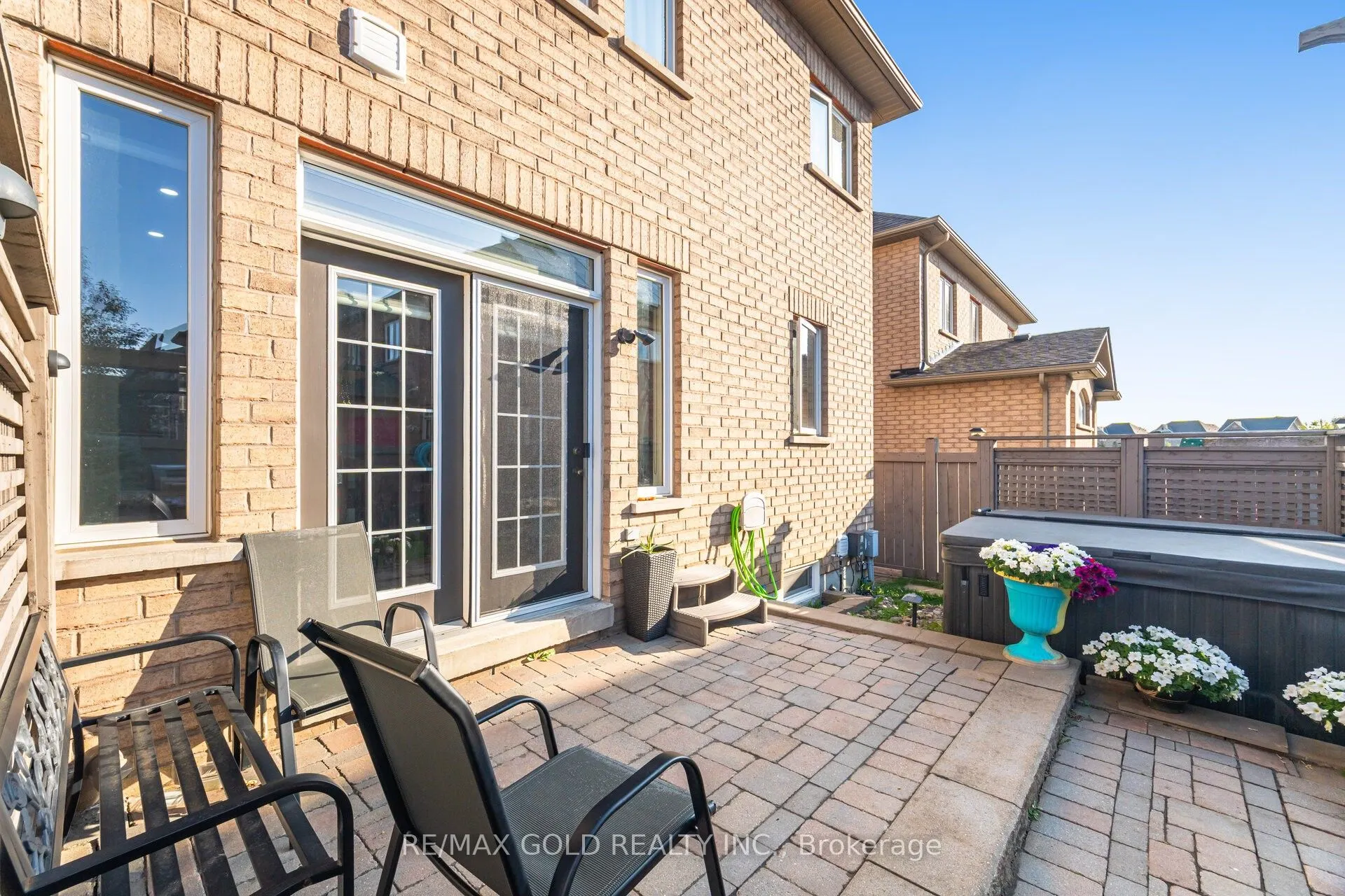 32 Eaglesprings Crescent