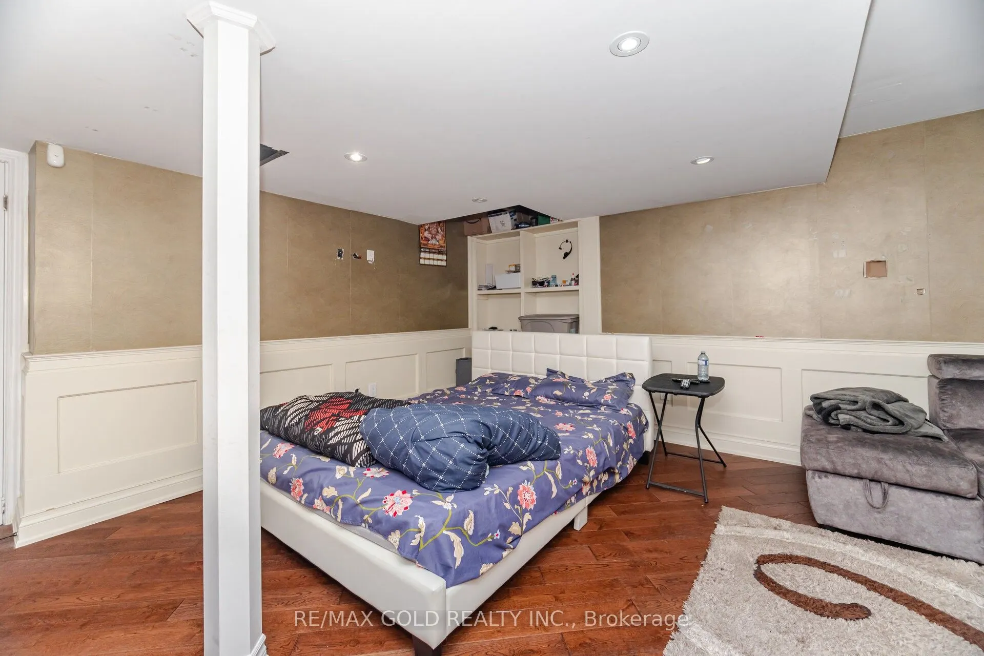 32 Eaglesprings Crescent