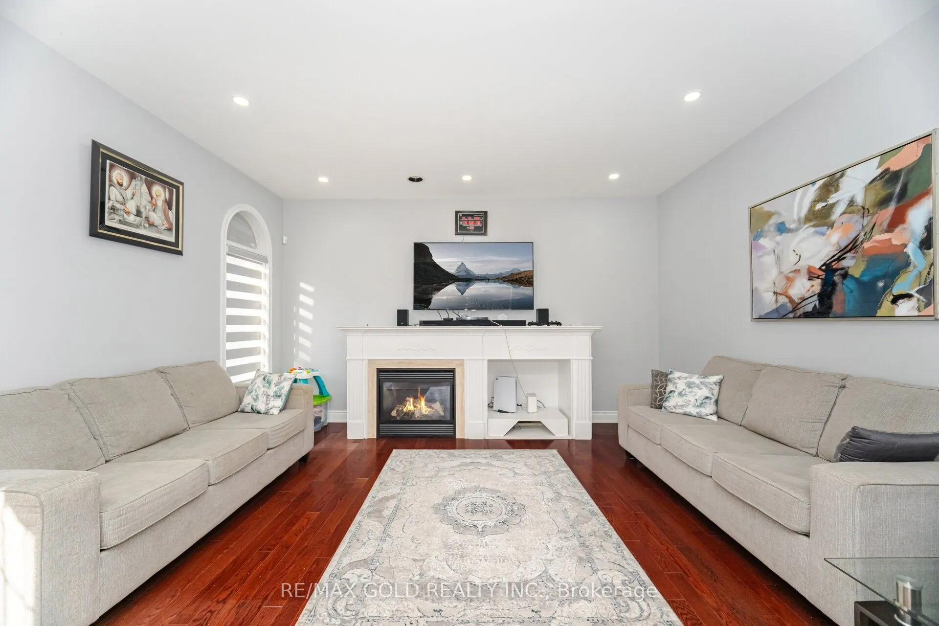 32 Eaglesprings Crescent