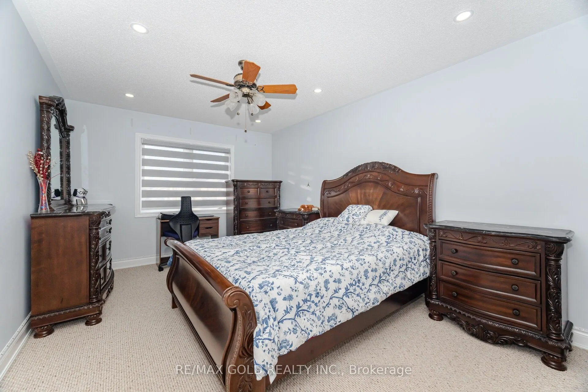 32 Eaglesprings Crescent