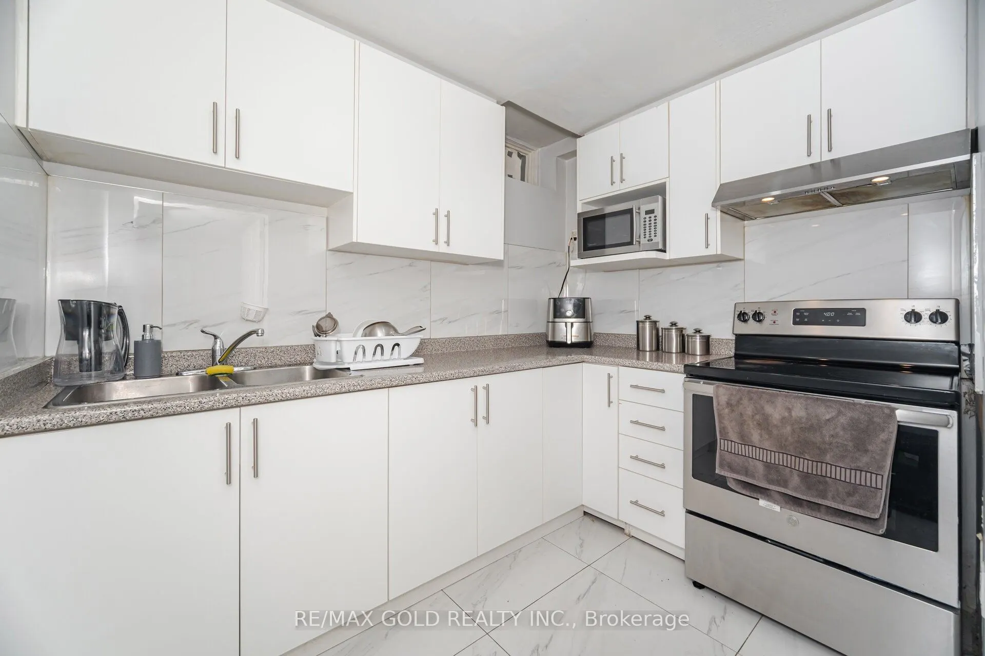 32 Eaglesprings Crescent