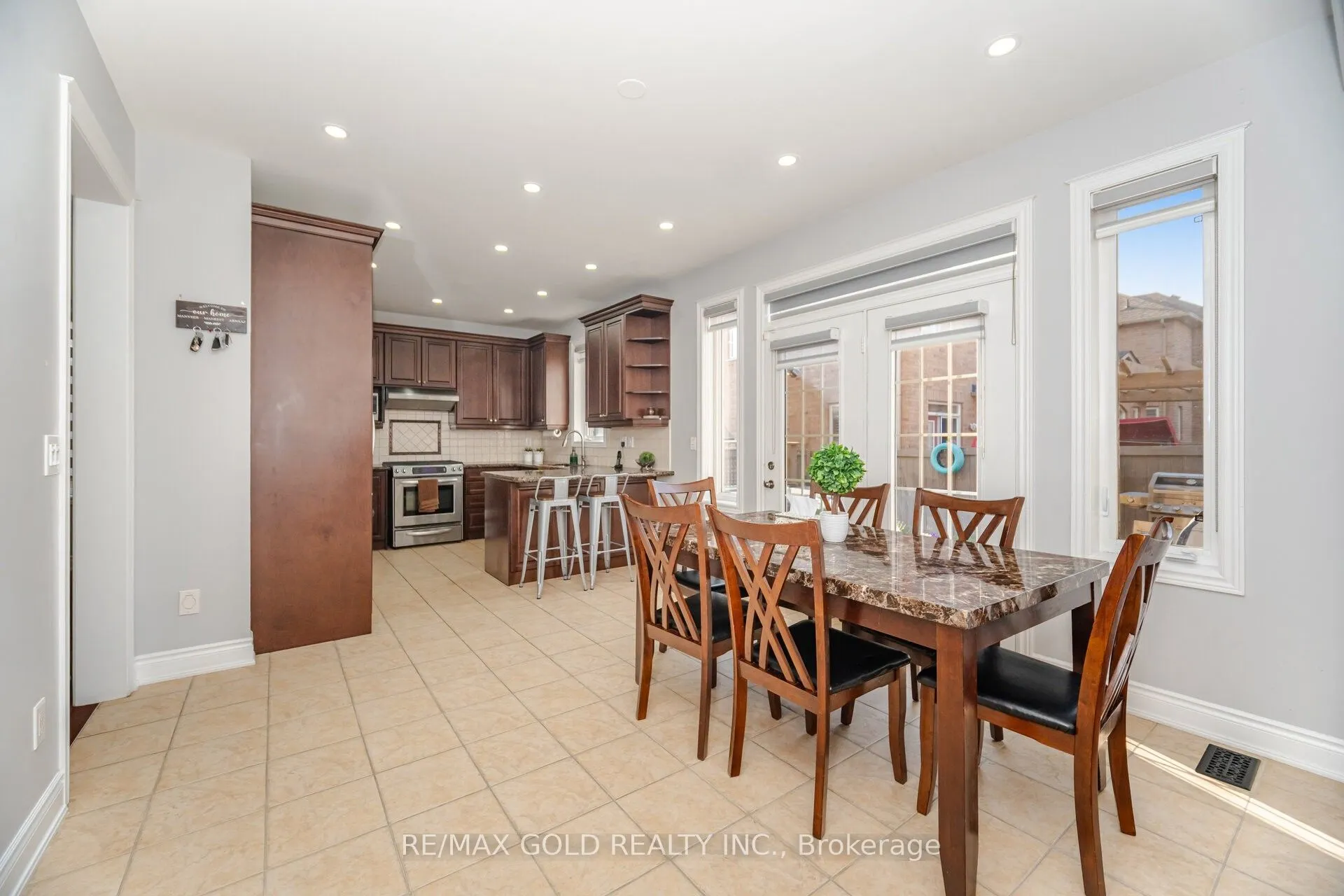 32 Eaglesprings Crescent