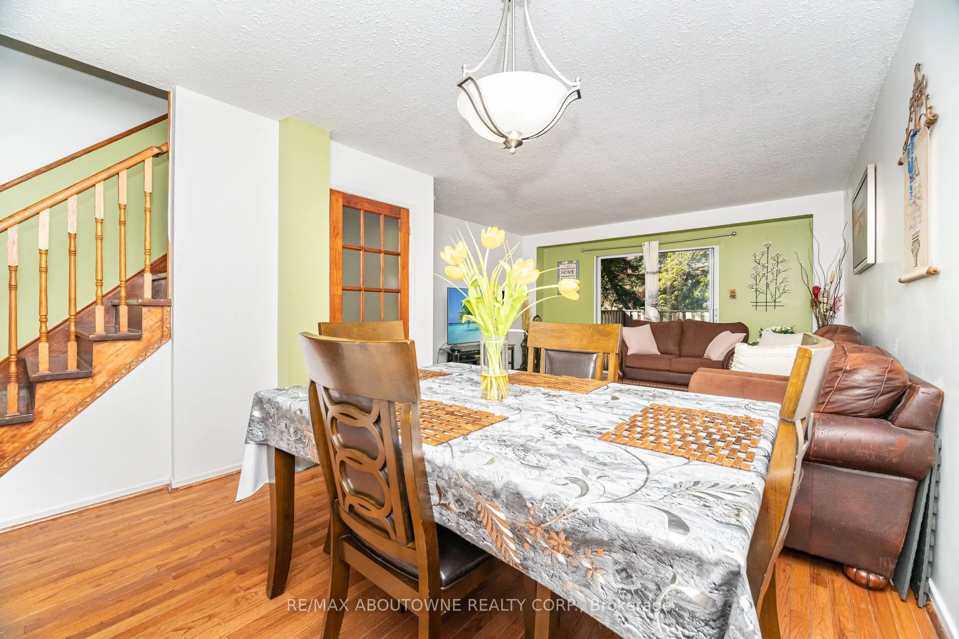 2779 Gananoque Drive, #106