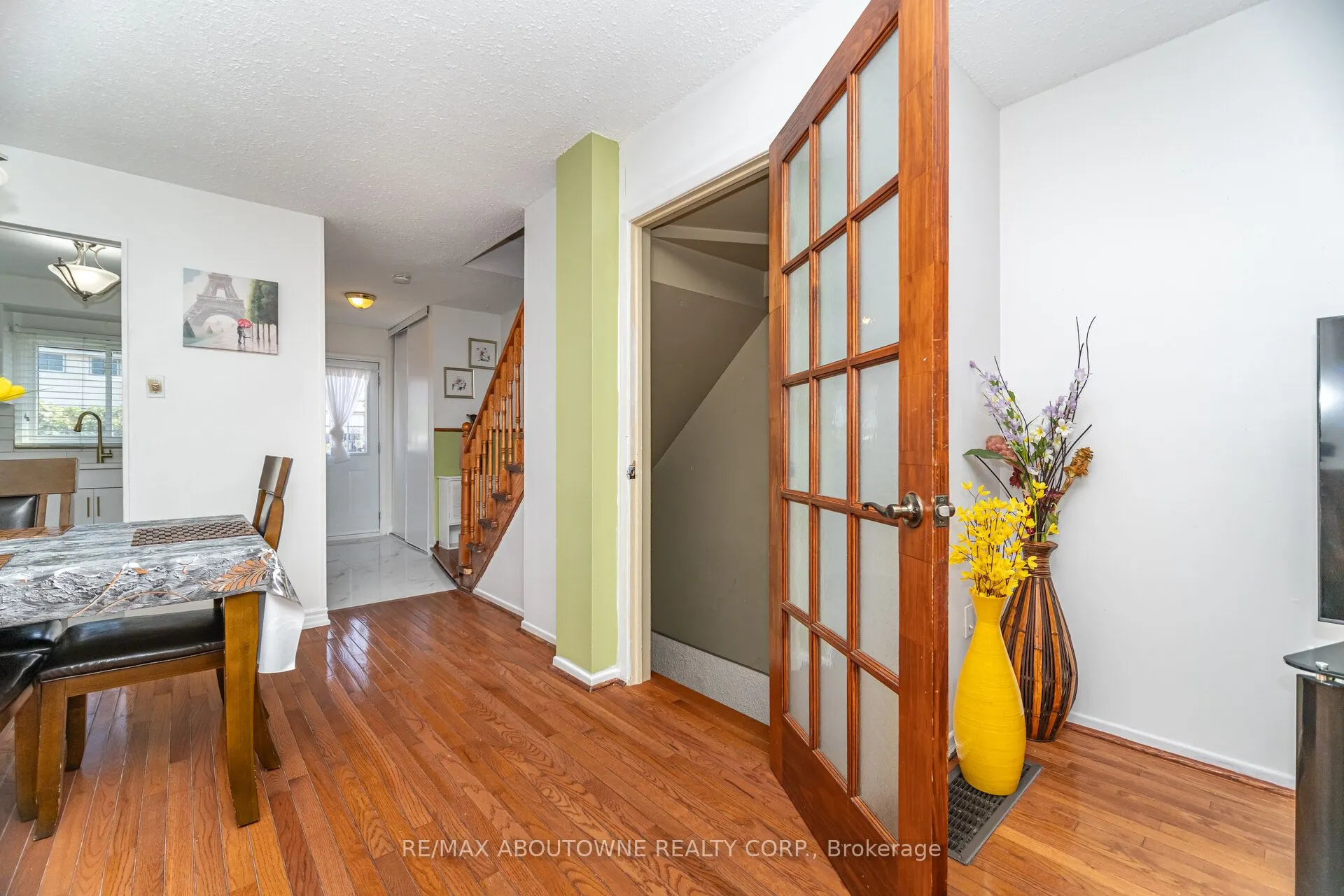 2779 Gananoque Drive, #106