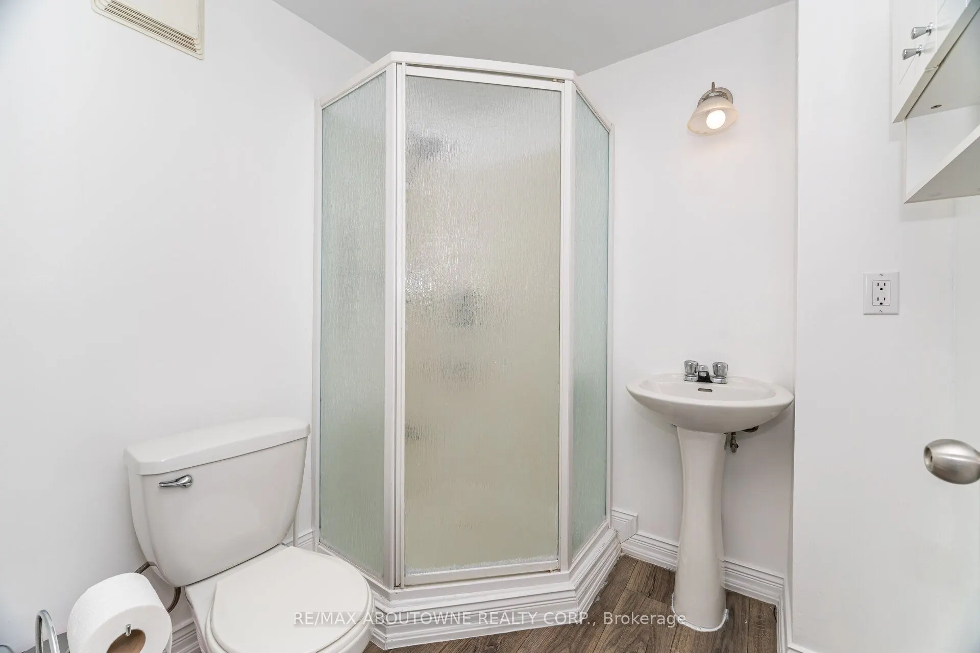 2779 Gananoque Drive, #106