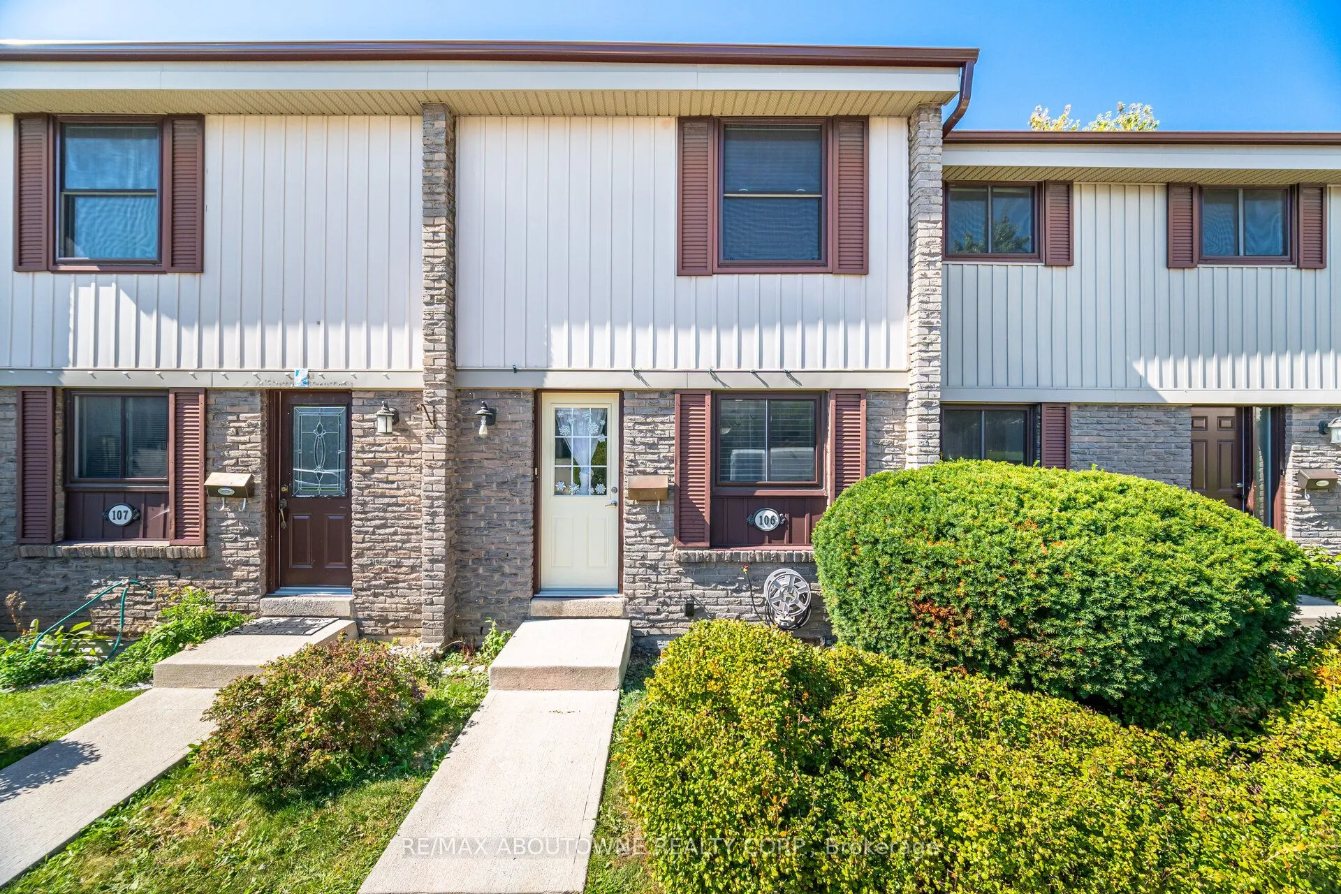 2779 Gananoque Drive, #106