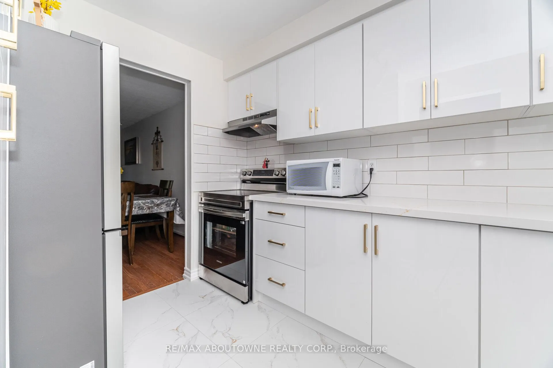 2779 Gananoque Drive, #106