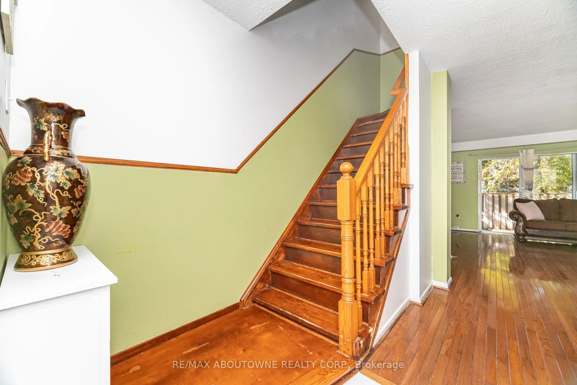 2779 Gananoque Drive, #106