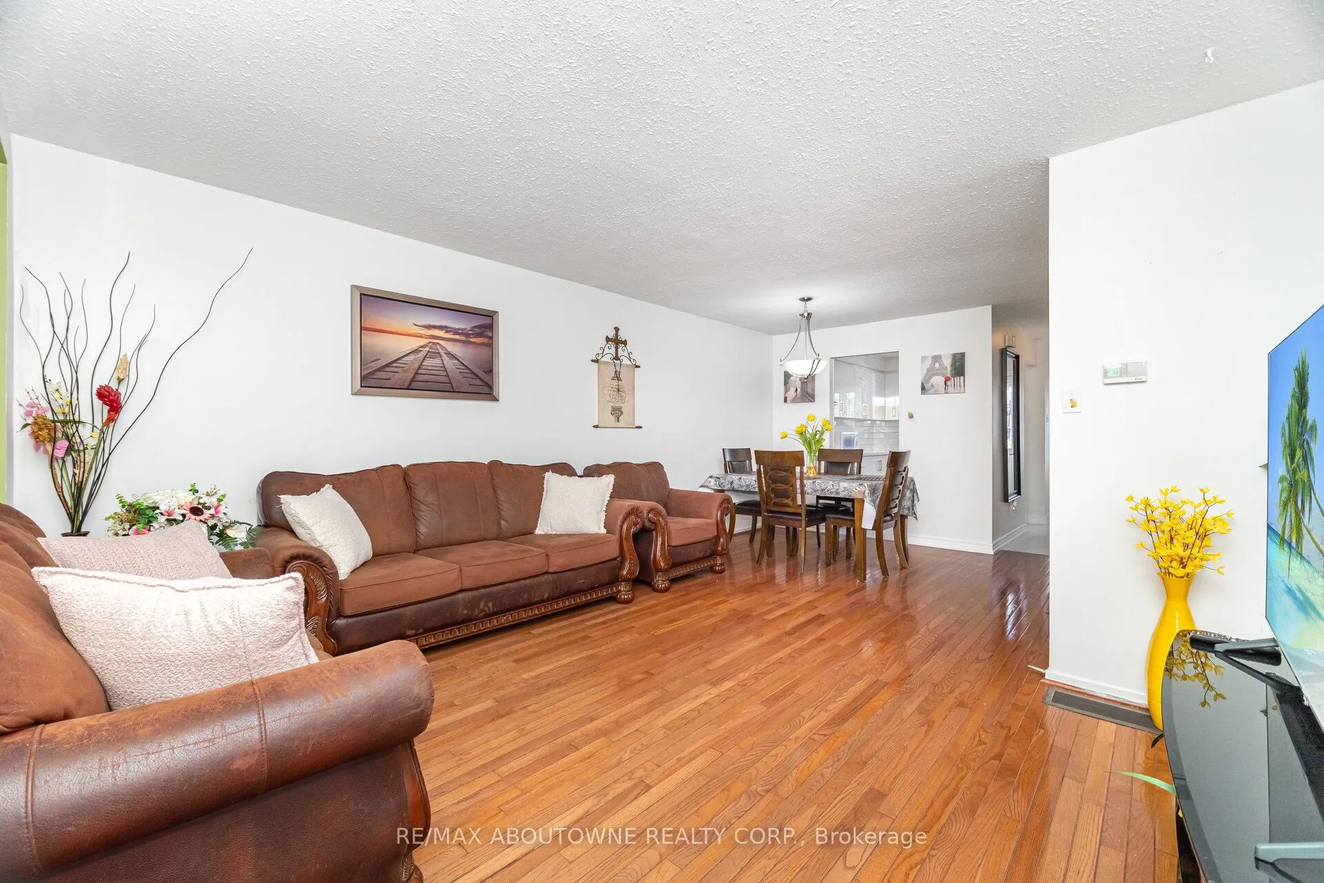 2779 Gananoque Drive, #106