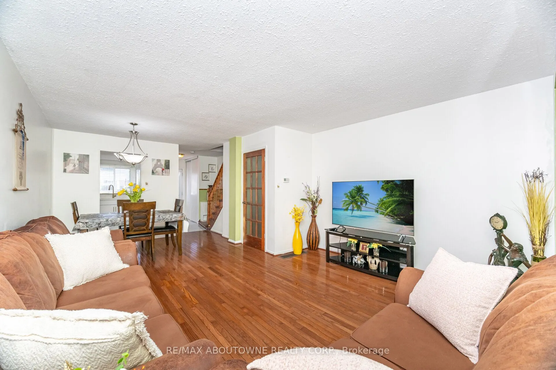 2779 Gananoque Drive, #106