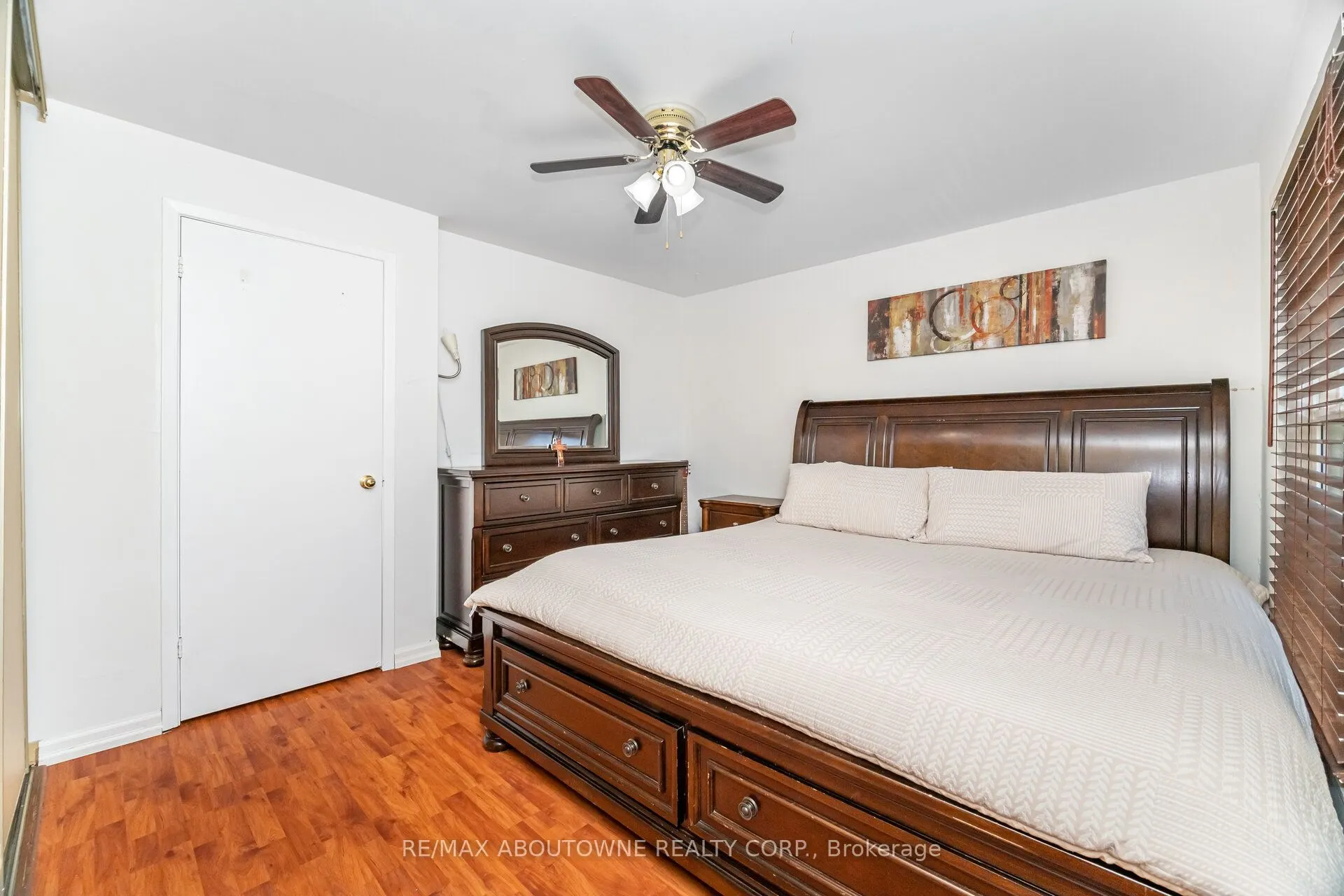 2779 Gananoque Drive, #106