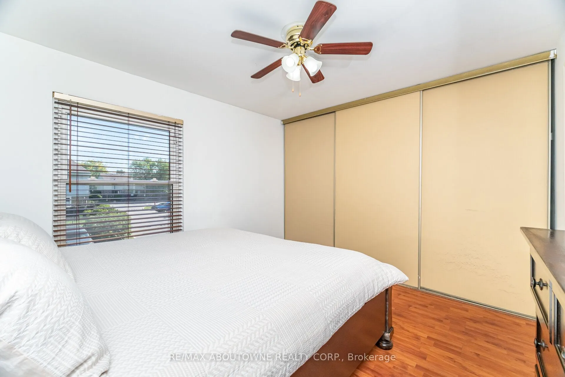 2779 Gananoque Drive, #106