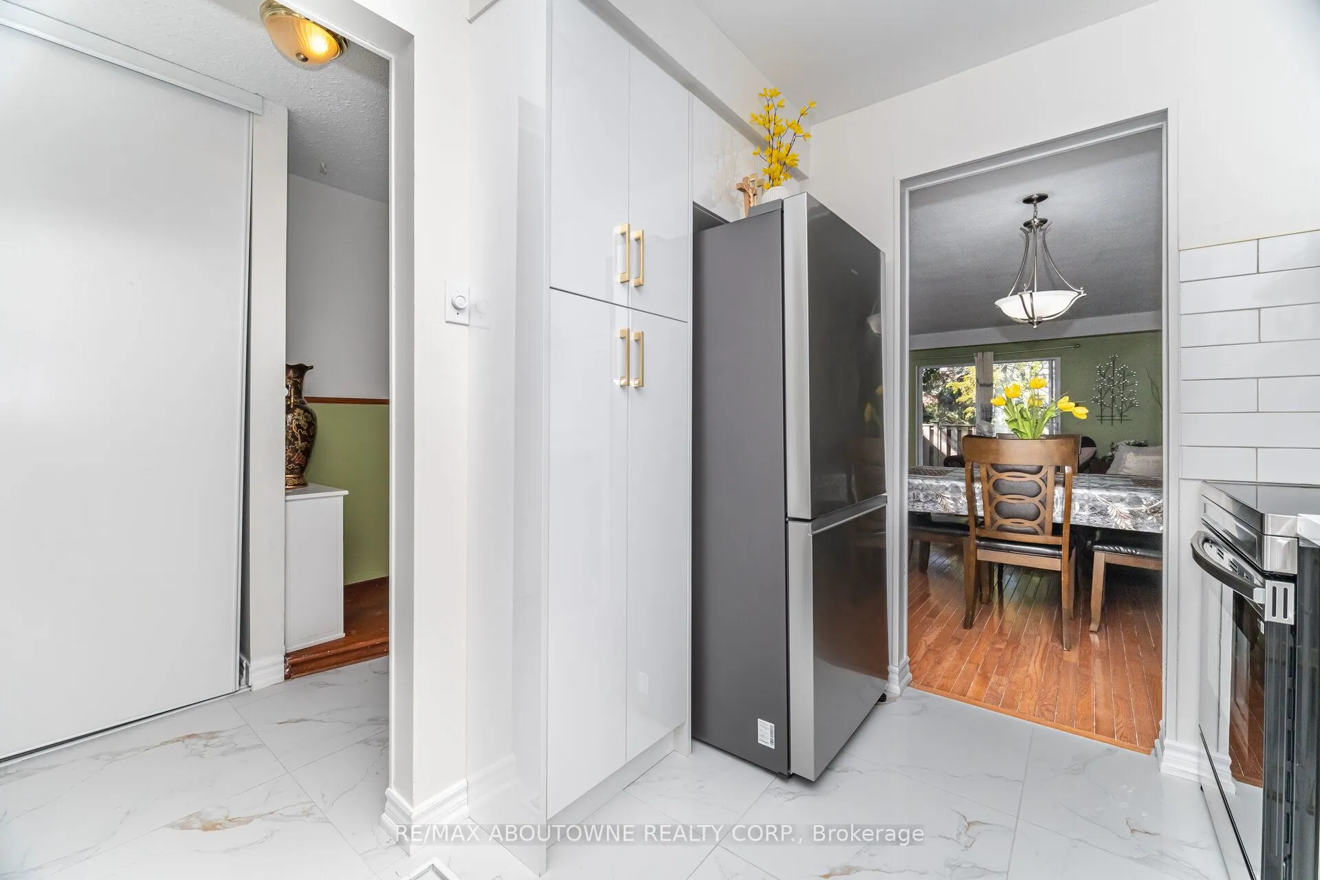 2779 Gananoque Drive, #106