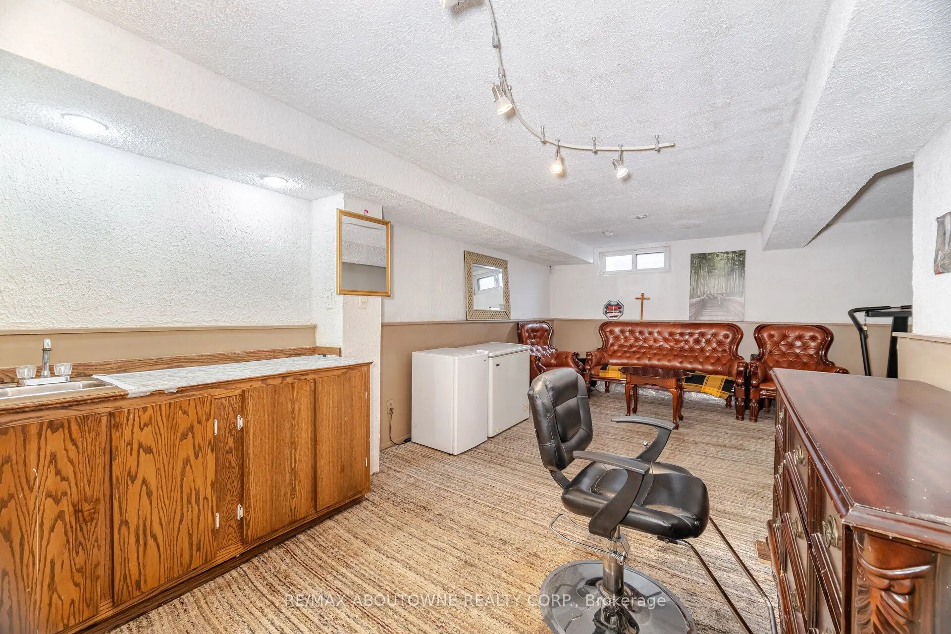 2779 Gananoque Drive, #106