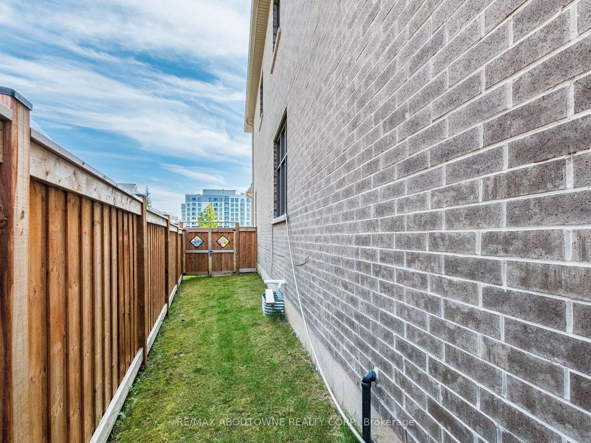 664 Aspen Terrace
