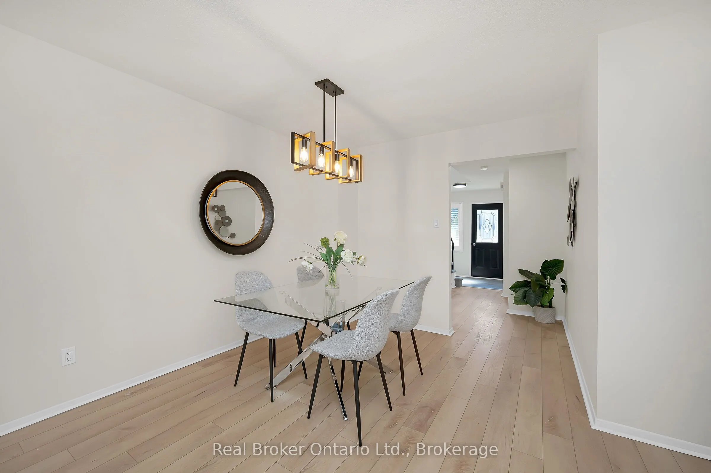 815 Sweetwater Crescent