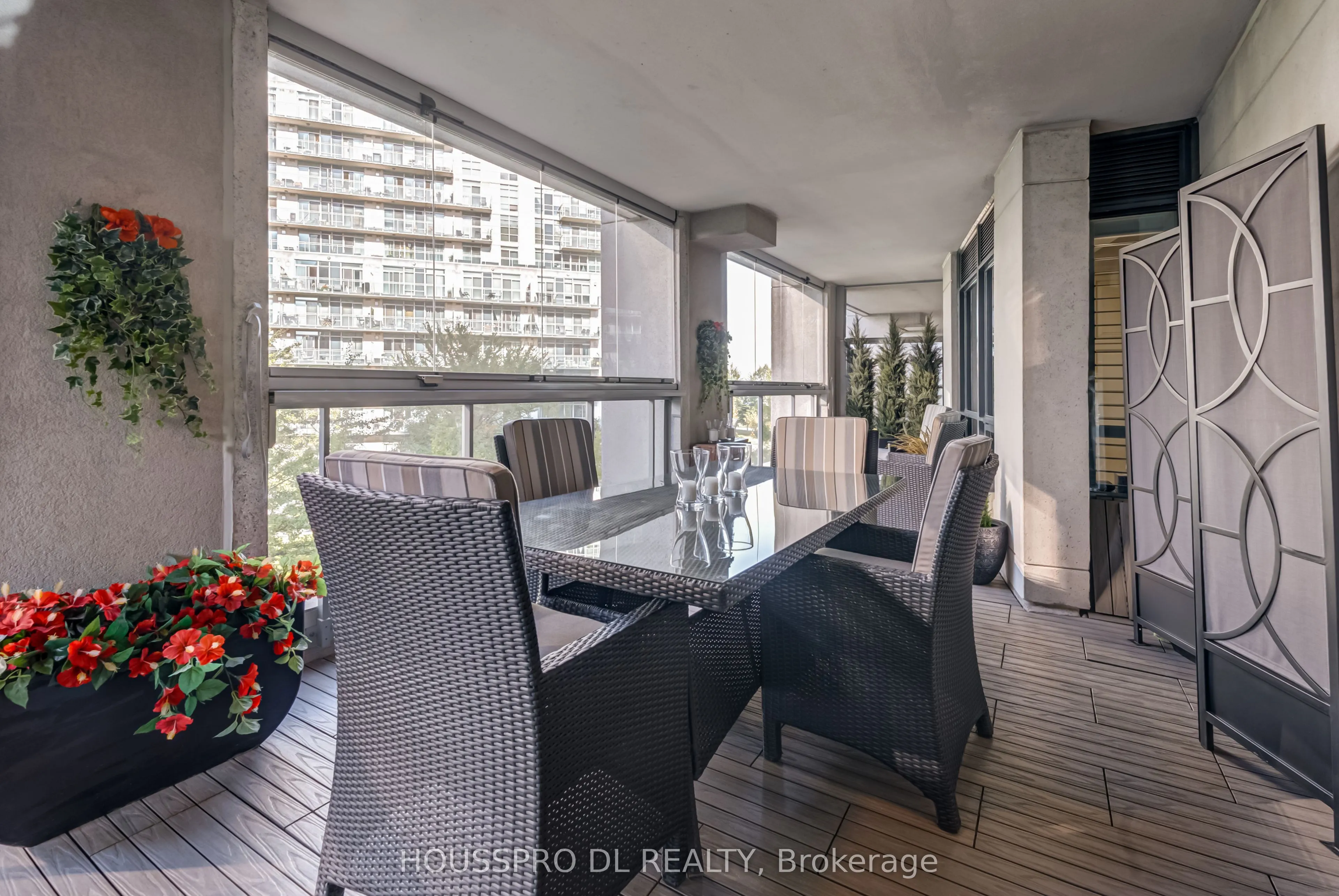2095 Lake Shore Boulevard W, #220