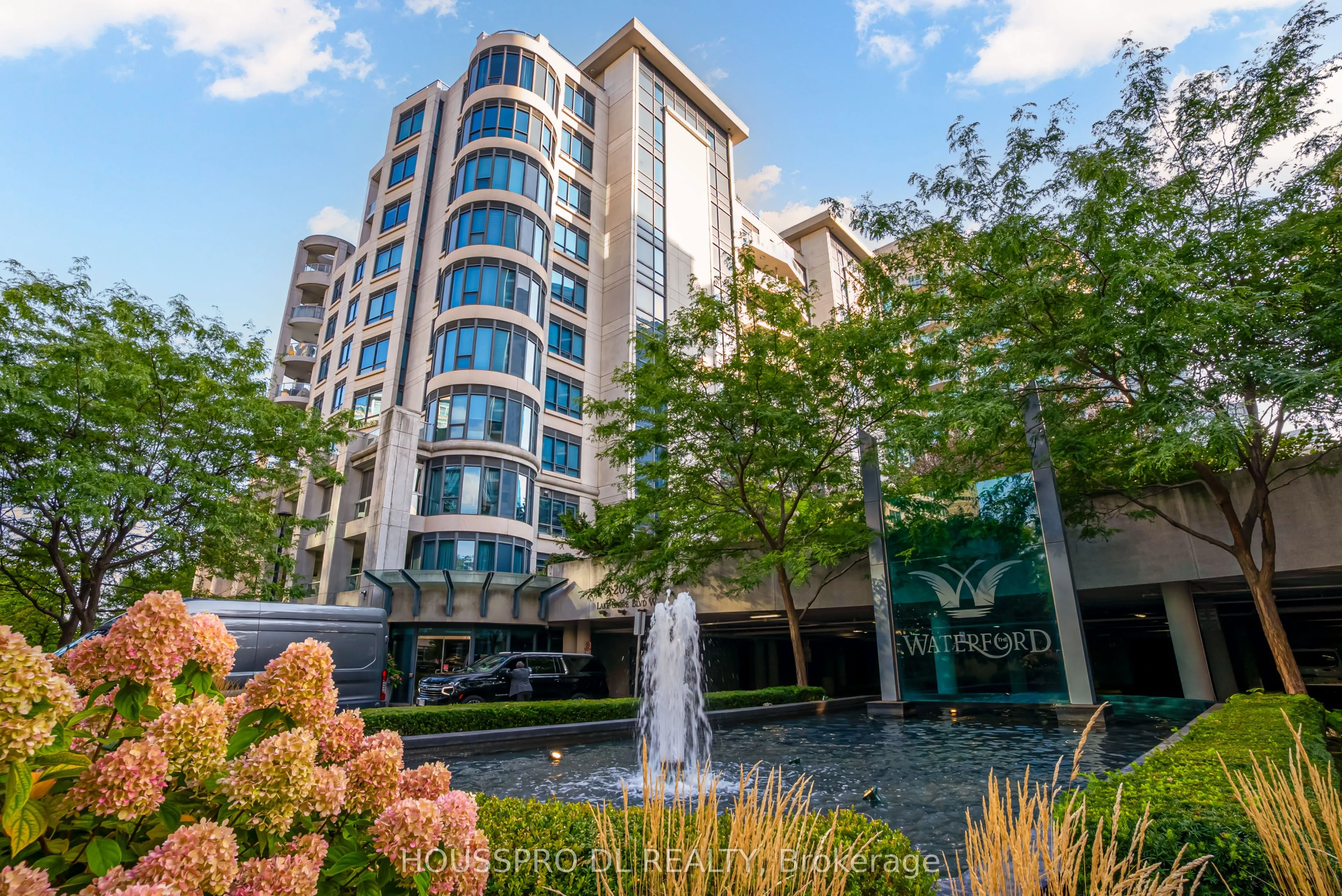 2095 Lake Shore Boulevard W, #220
