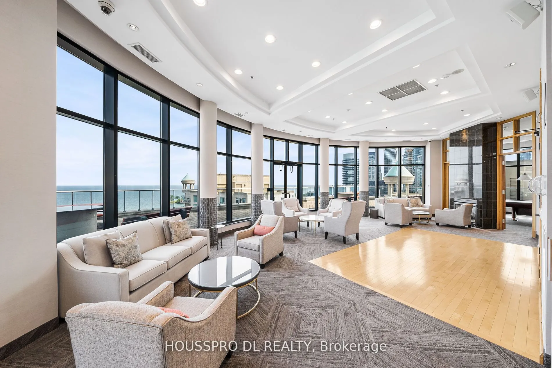2095 Lake Shore Boulevard W, #220