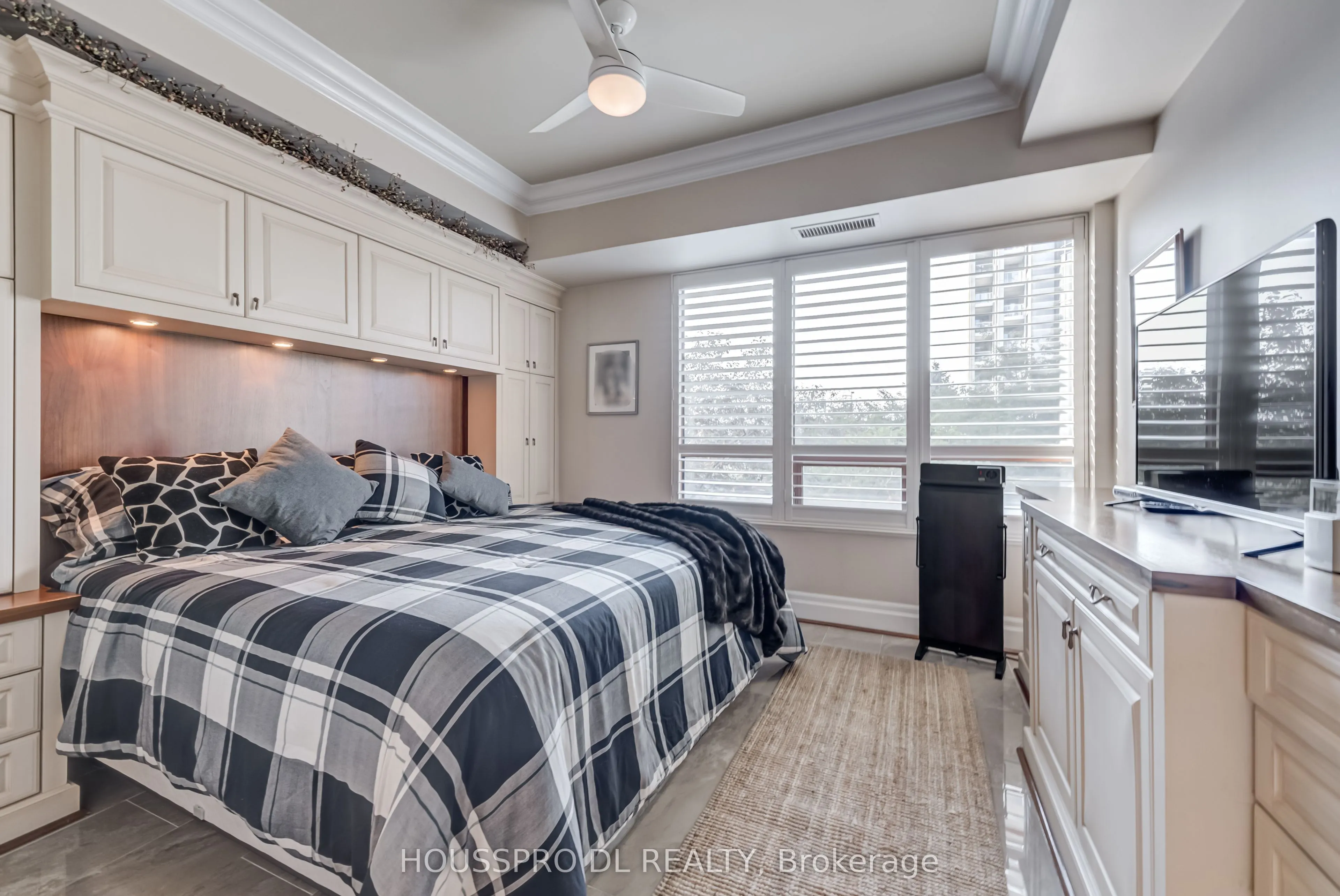 2095 Lake Shore Boulevard W, #220