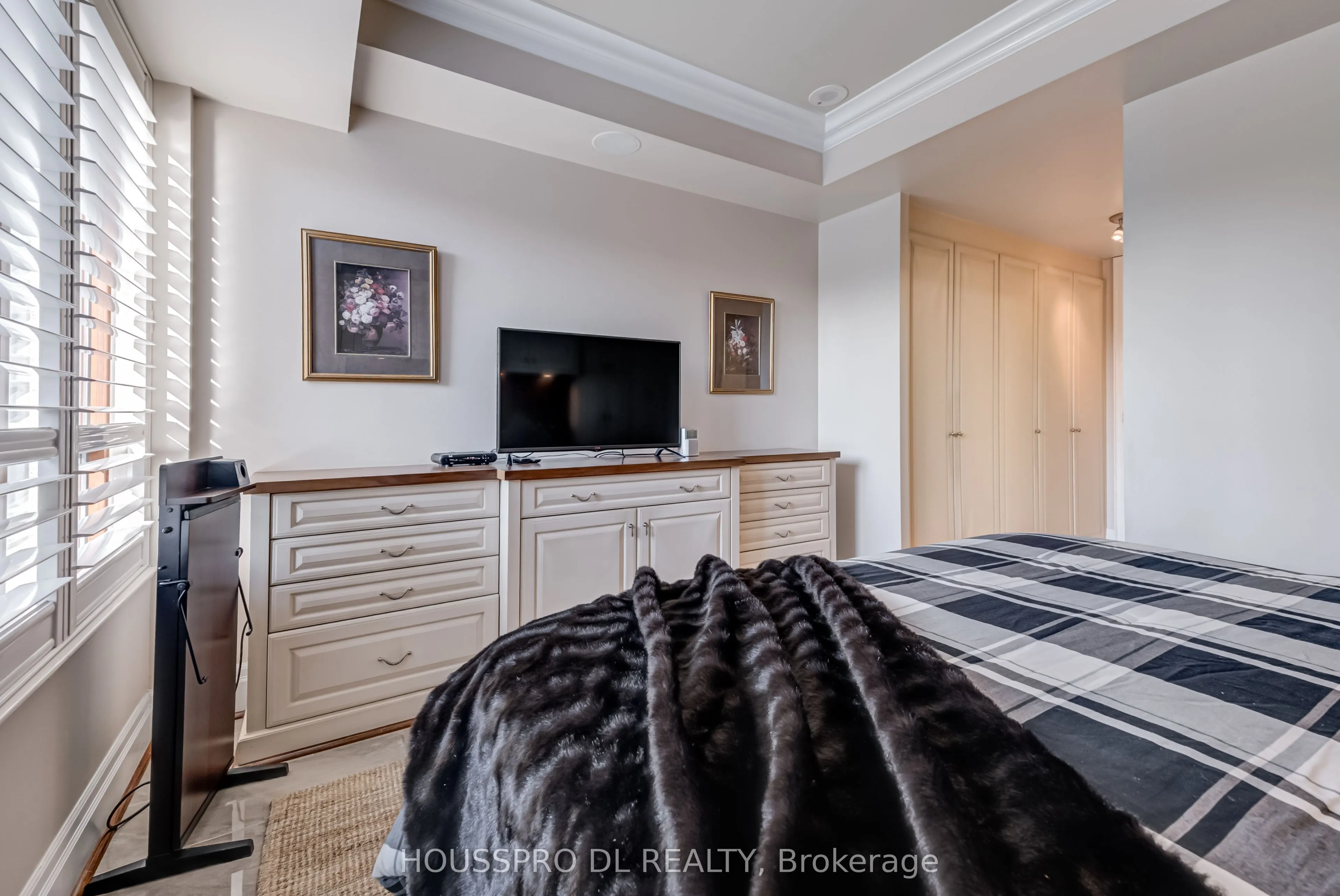 2095 Lake Shore Boulevard W, #220