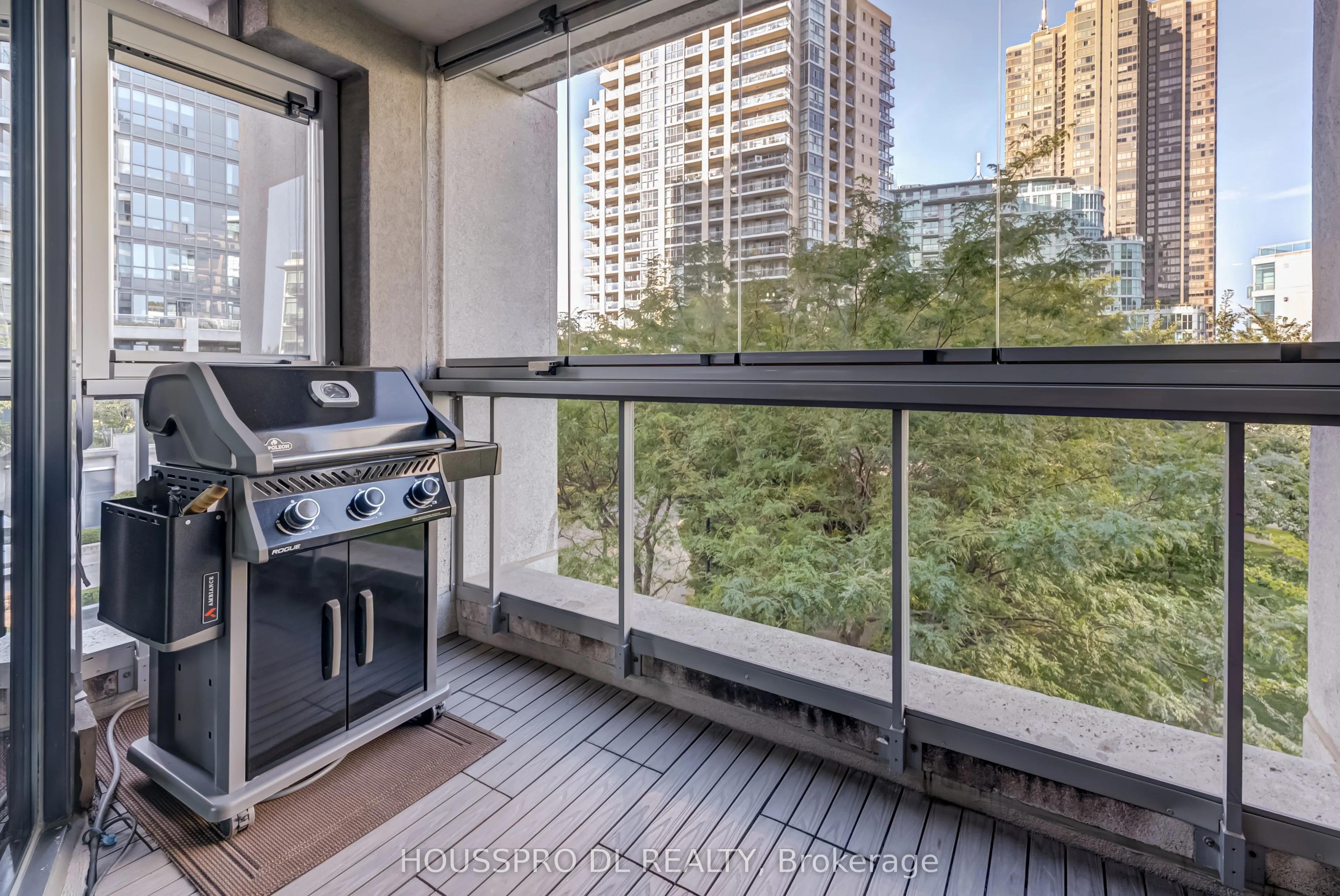 2095 Lake Shore Boulevard W, #220