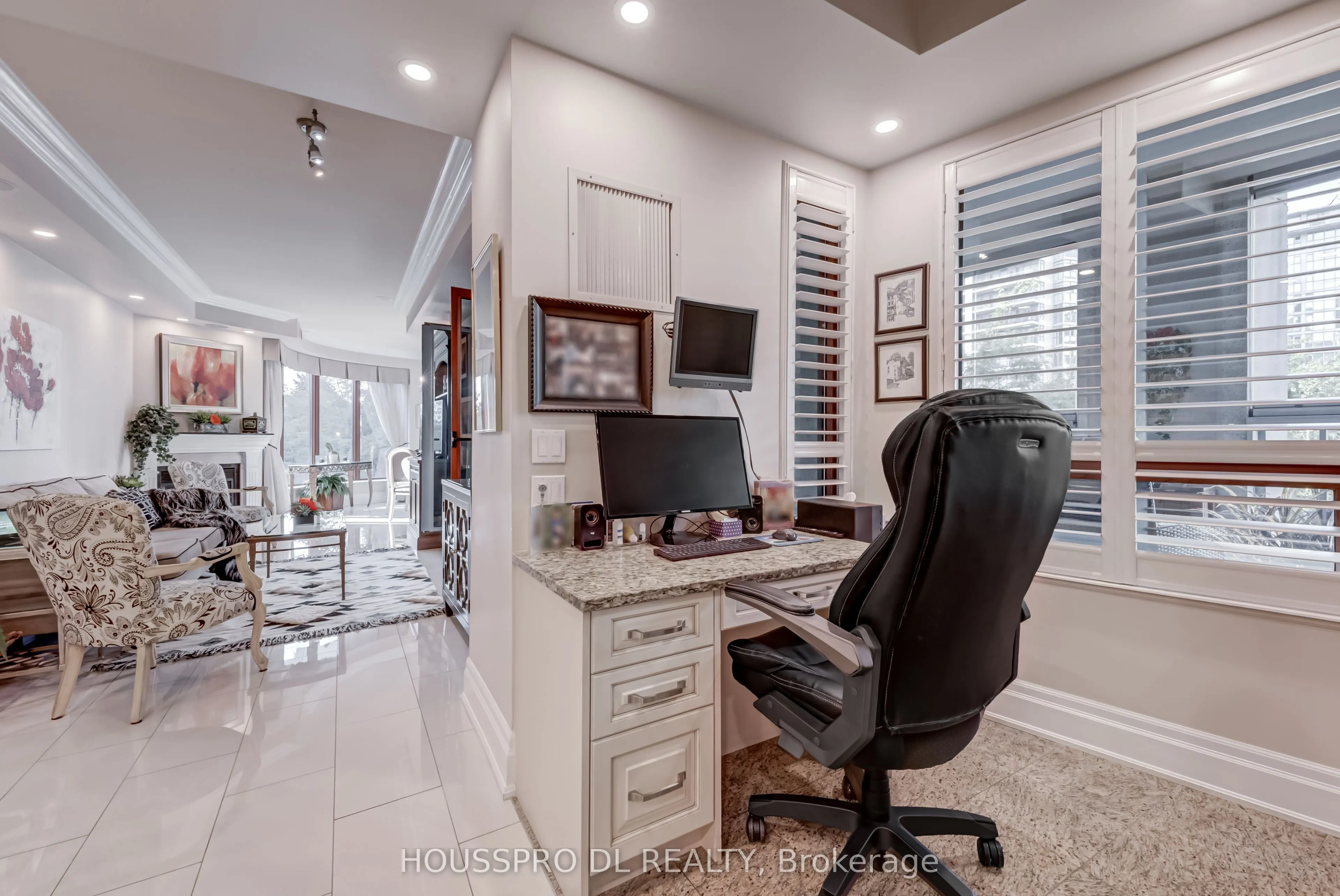 2095 Lake Shore Boulevard W, #220