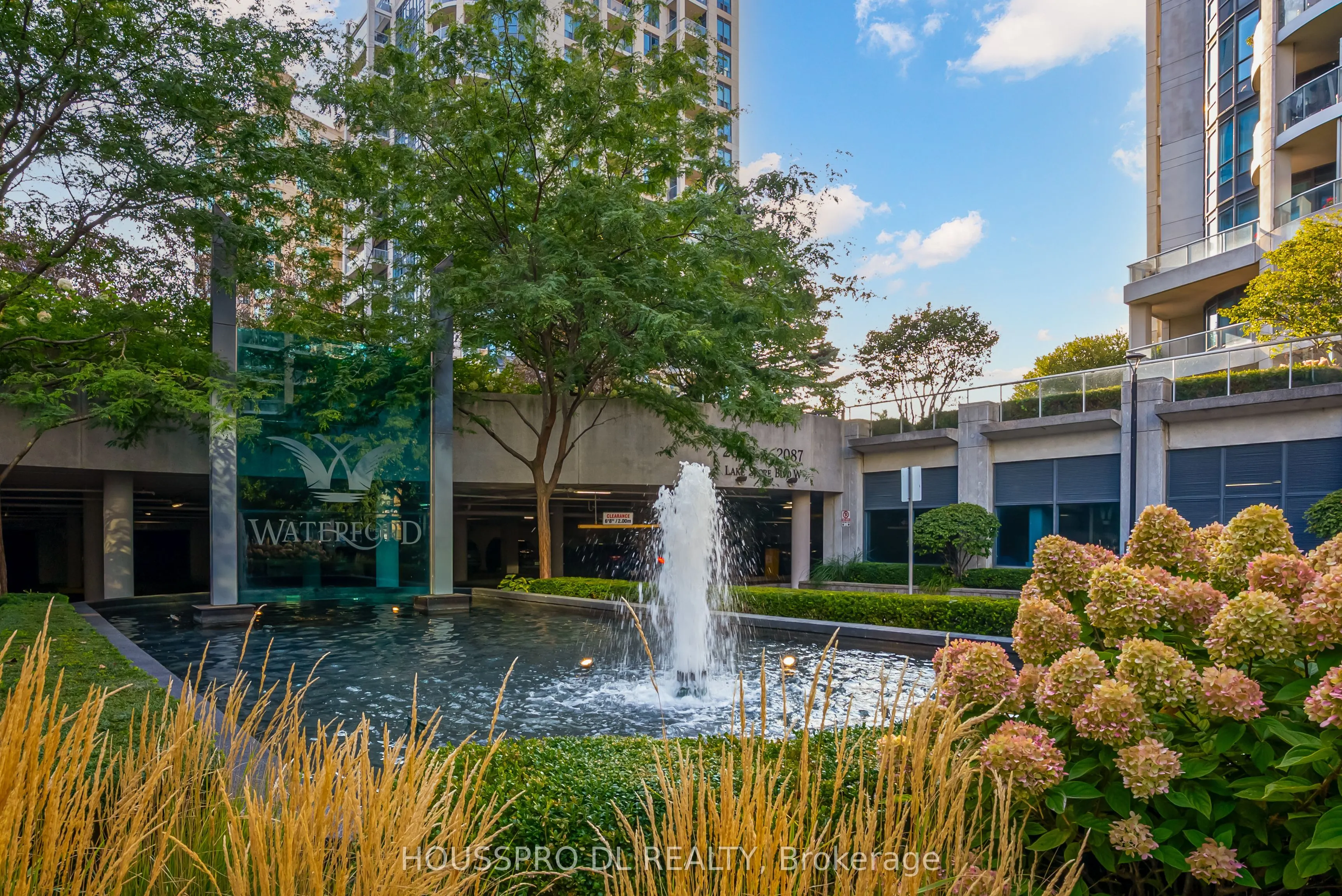 2095 Lake Shore Boulevard W, #220