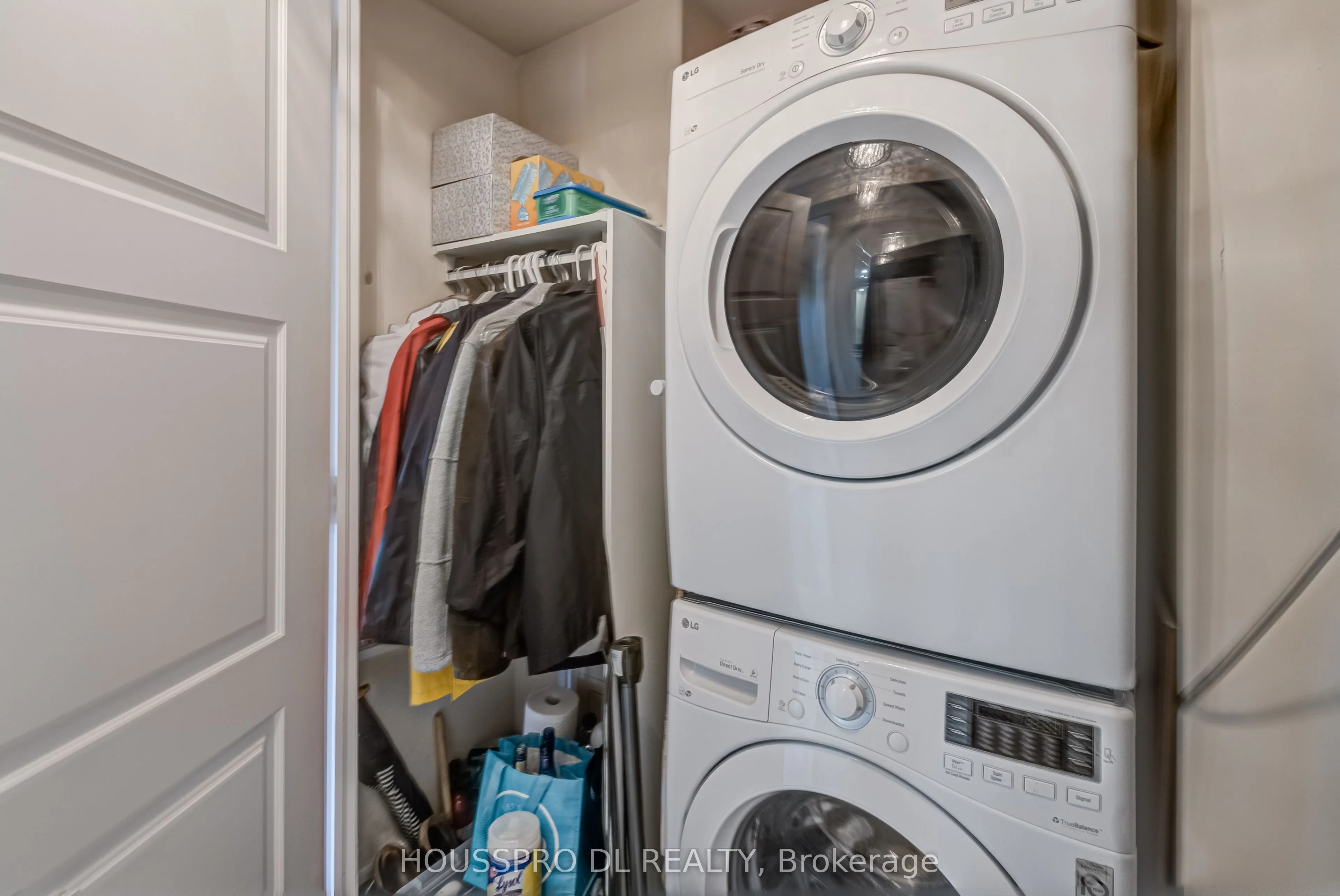 2095 Lake Shore Boulevard W, #220