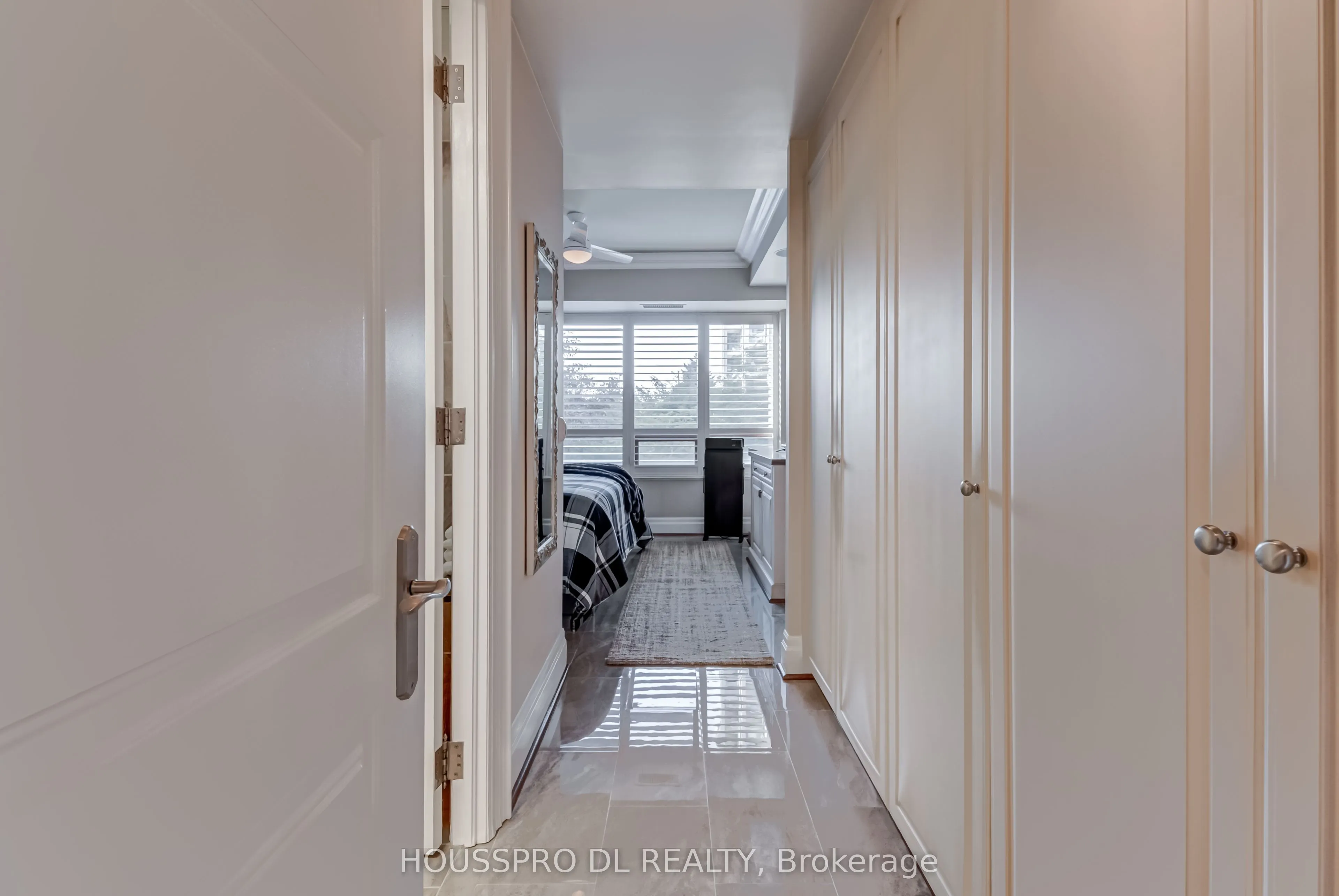 2095 Lake Shore Boulevard W, #220