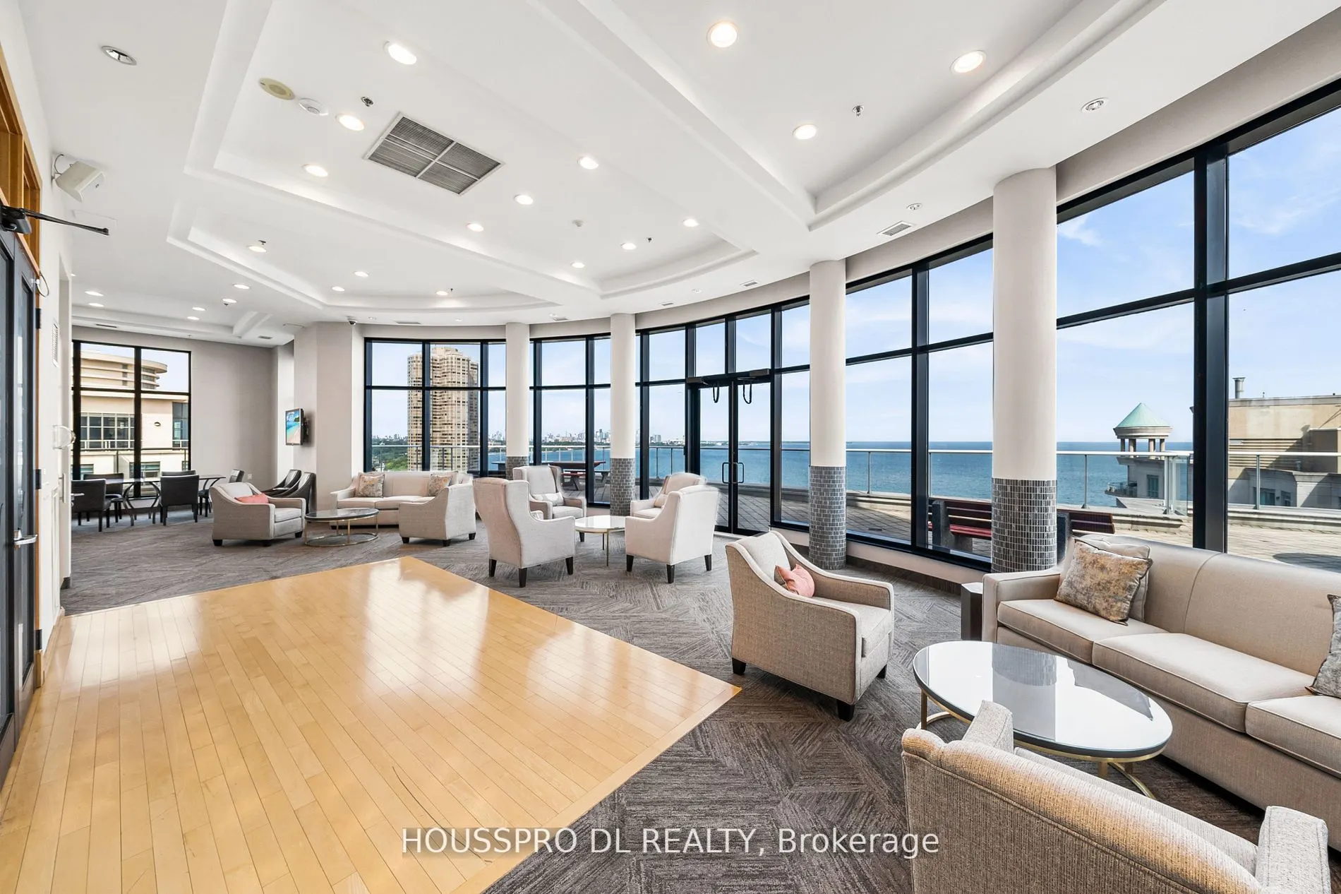 2095 Lake Shore Boulevard W, #220