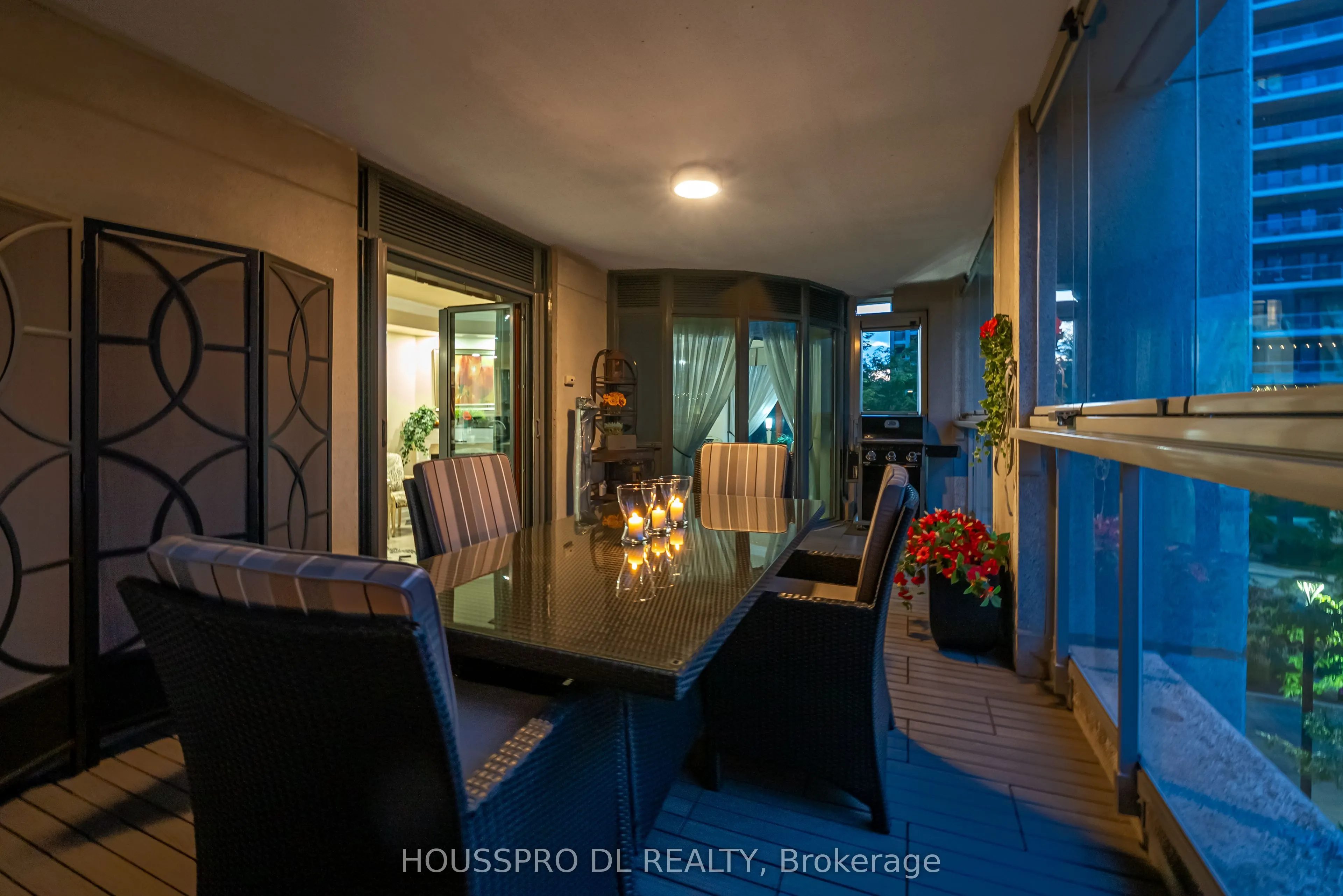 2095 Lake Shore Boulevard W, #220
