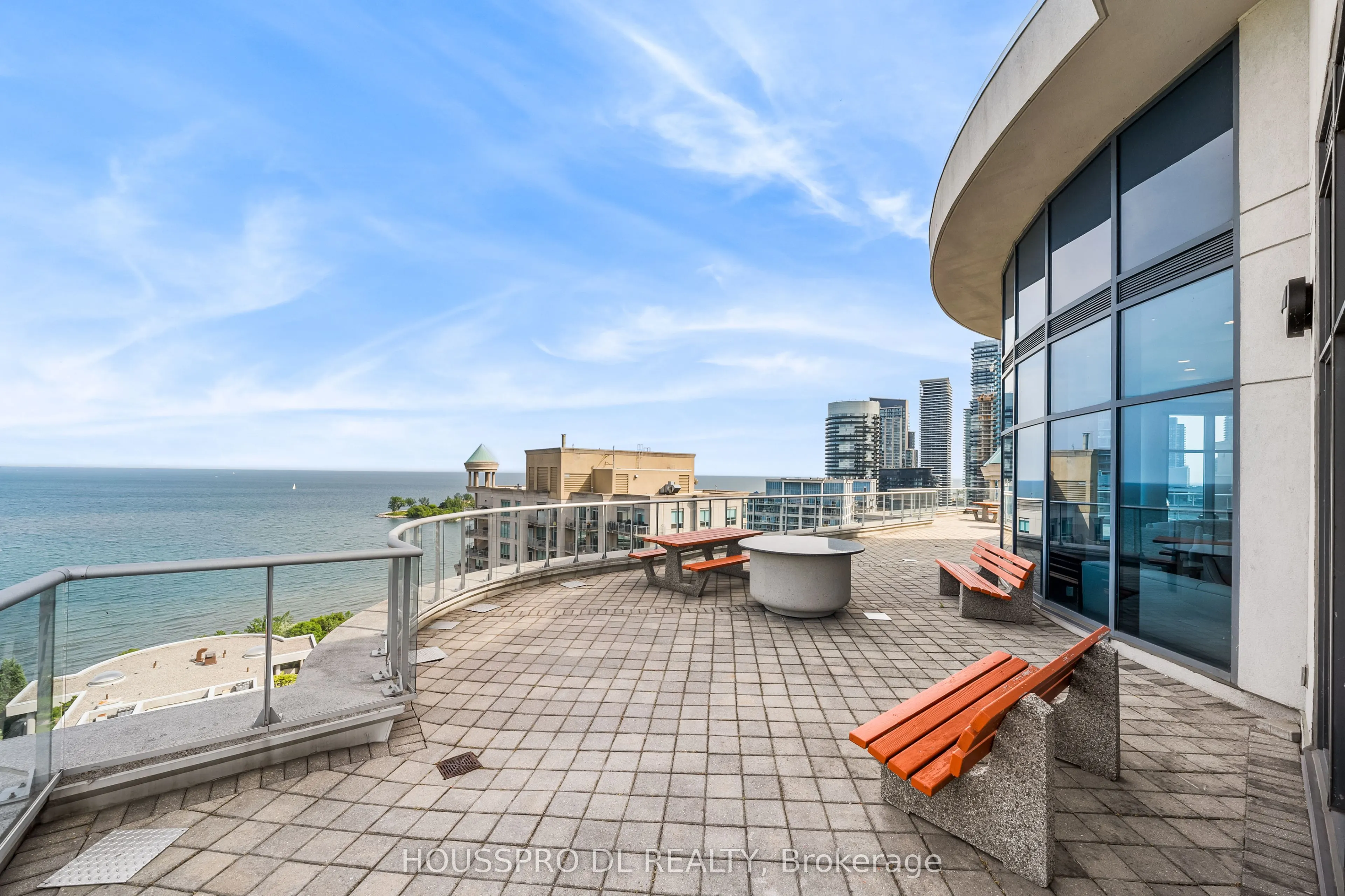 2095 Lake Shore Boulevard W, #220