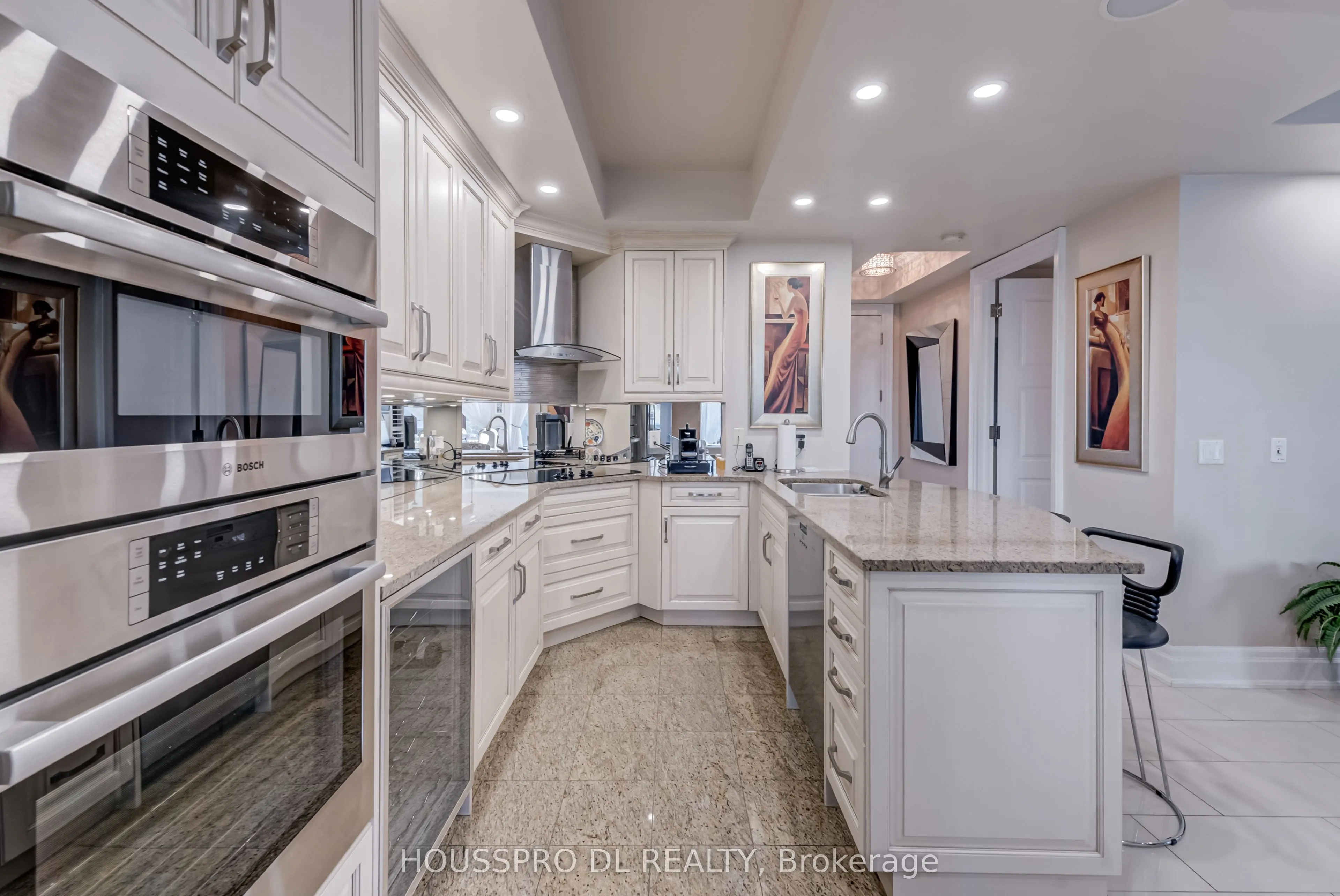 2095 Lake Shore Boulevard W, #220