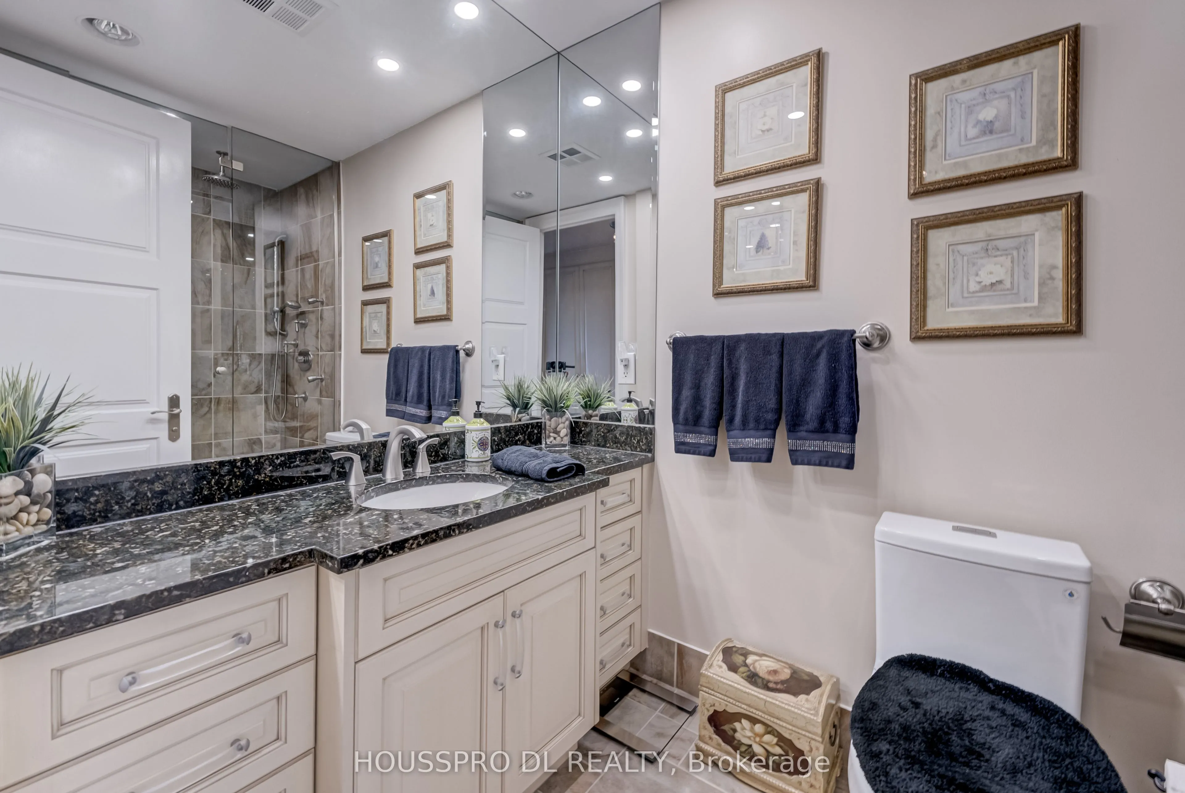 2095 Lake Shore Boulevard W, #220