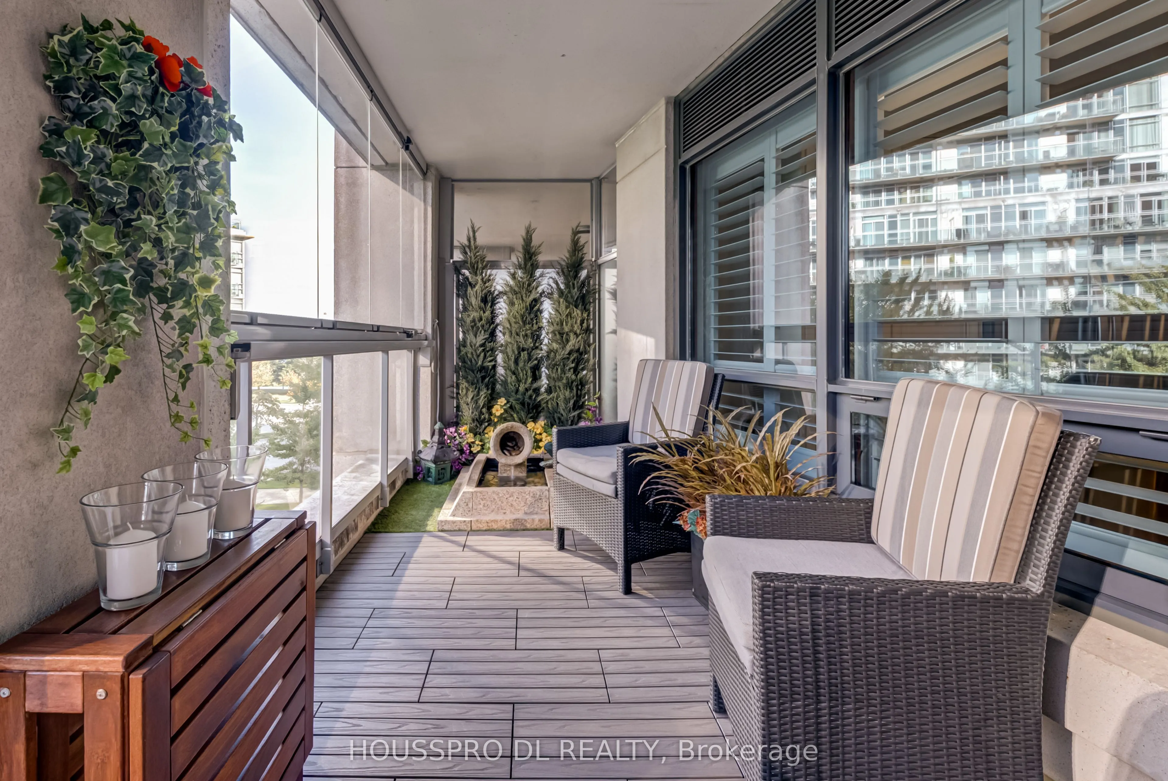 2095 Lake Shore Boulevard W, #220