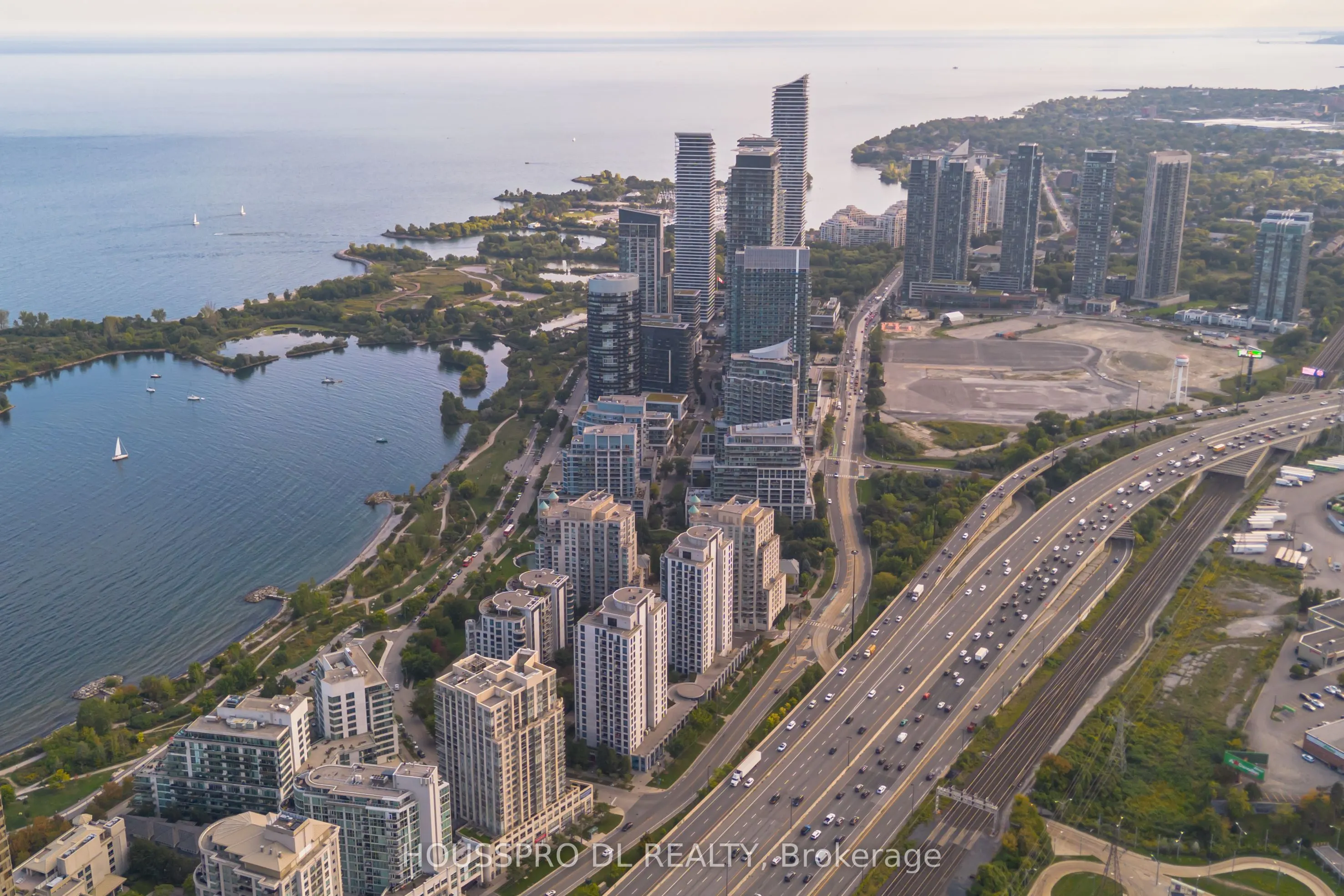 2095 Lake Shore Boulevard W, #220