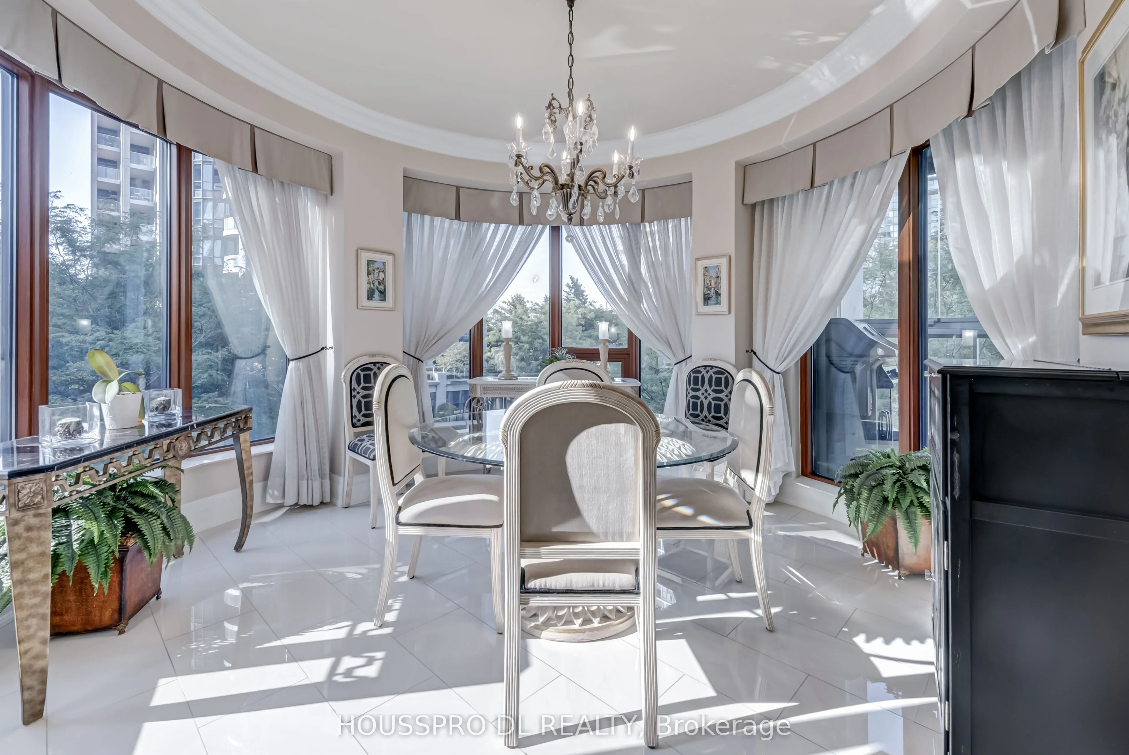 2095 Lake Shore Boulevard W, #220
