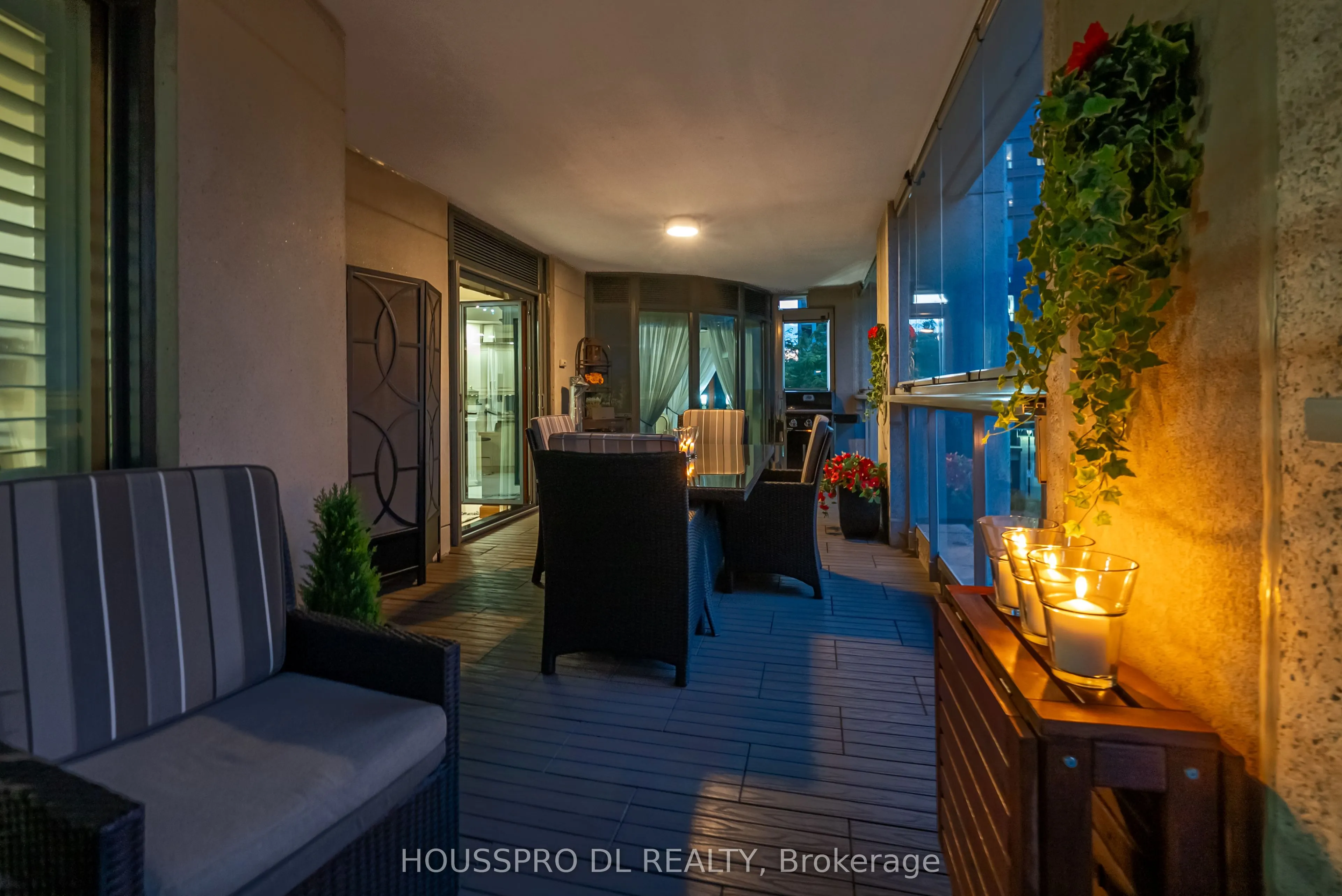 2095 Lake Shore Boulevard W, #220