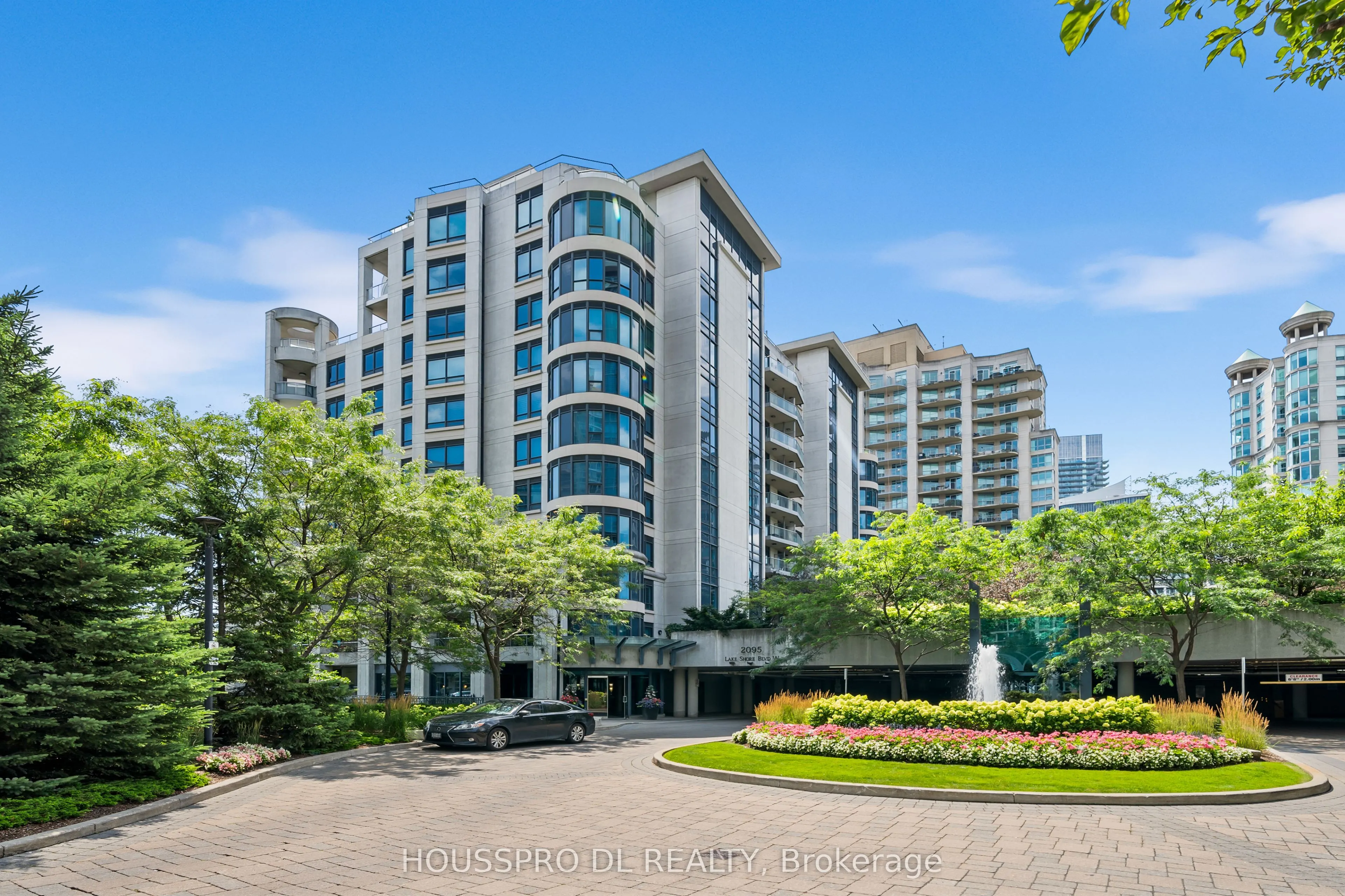 2095 Lake Shore Boulevard W, #220