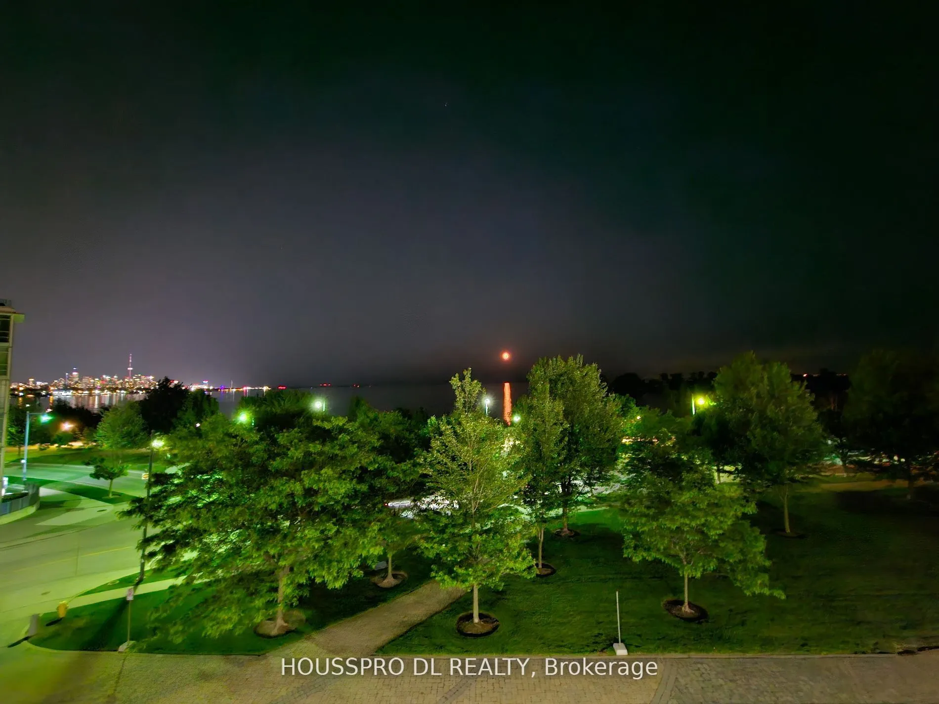 2095 Lake Shore Boulevard W, #220