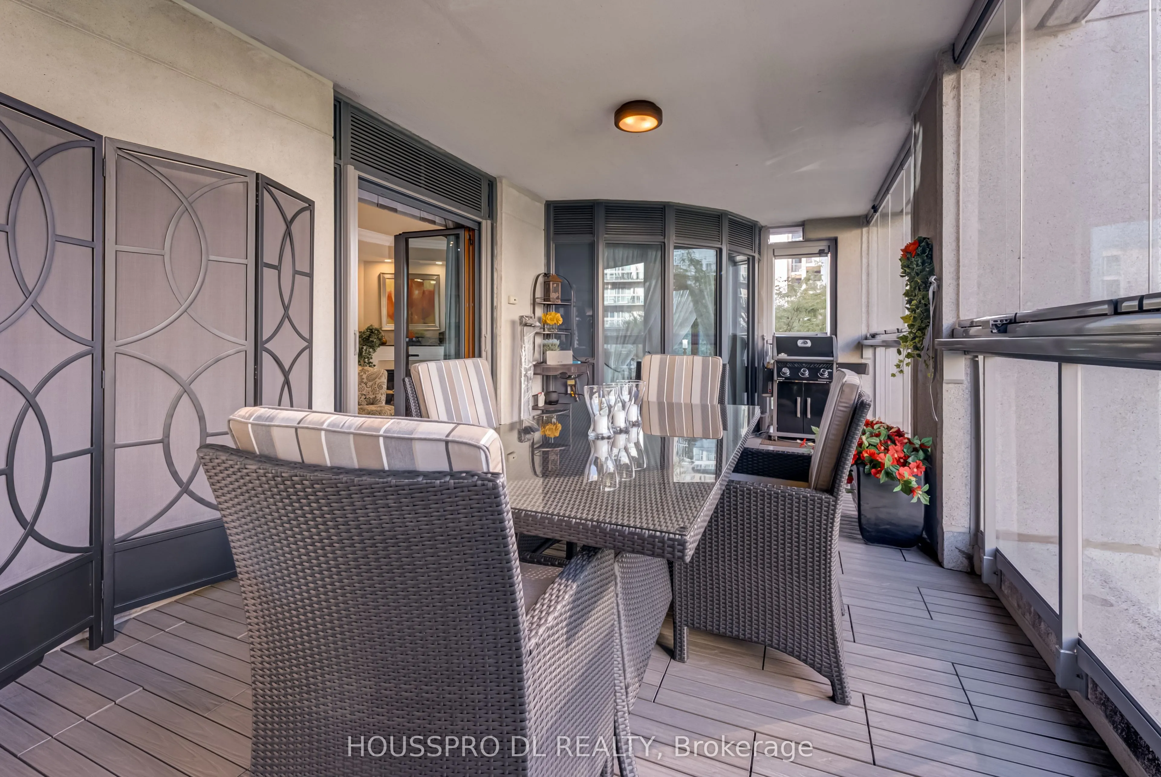 2095 Lake Shore Boulevard W, #220