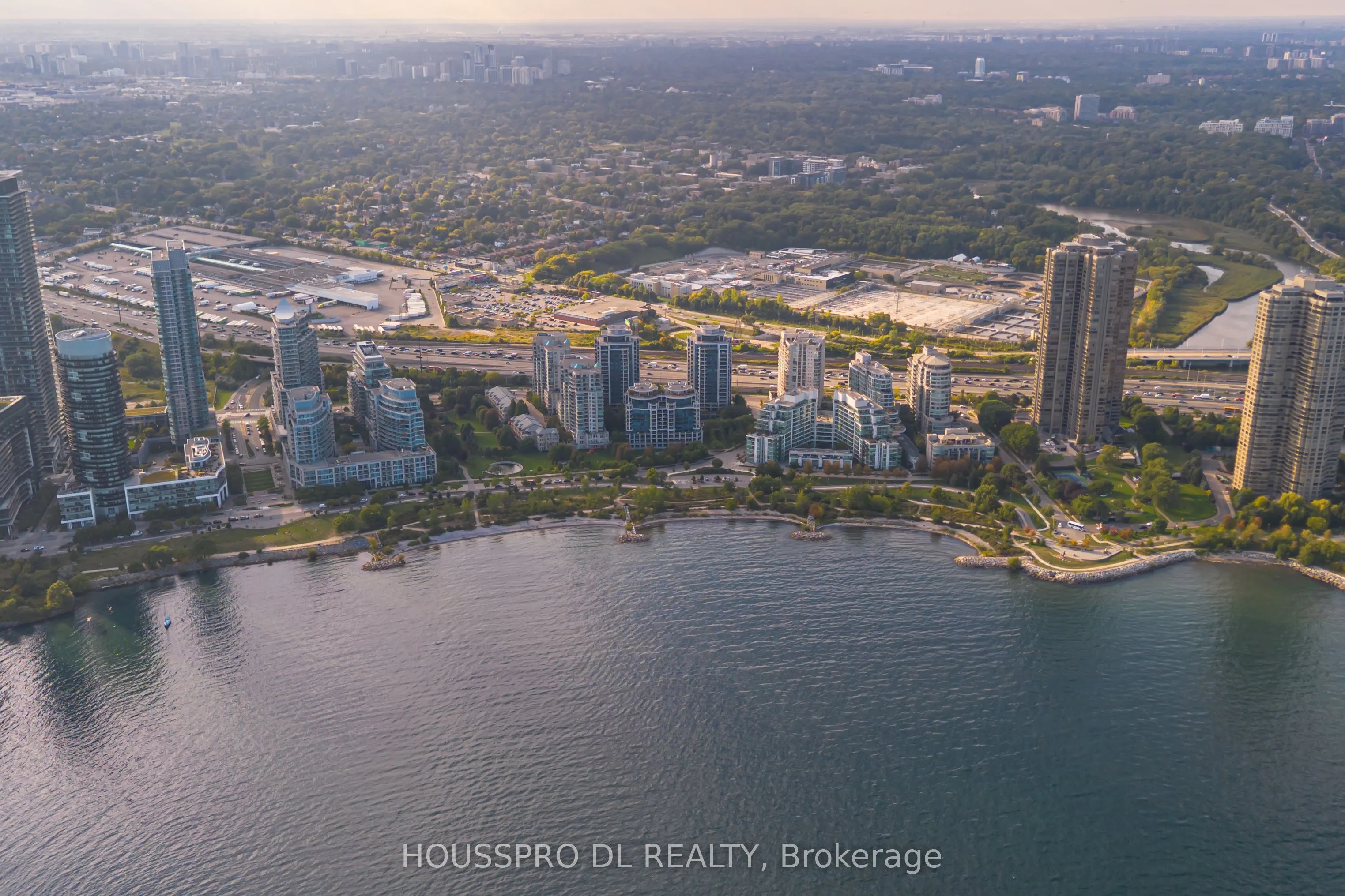 2095 Lake Shore Boulevard W, #220