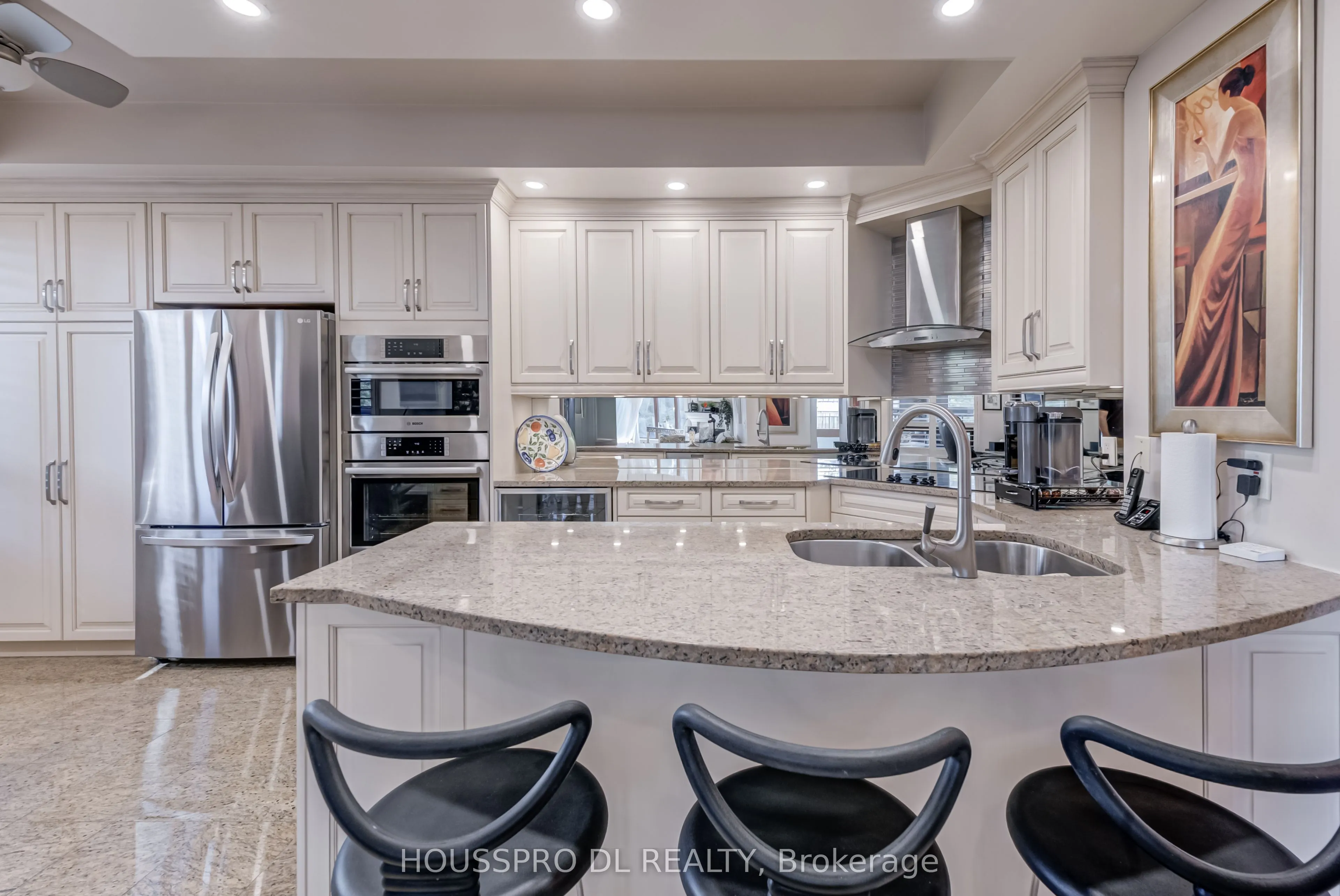 2095 Lake Shore Boulevard W, #220