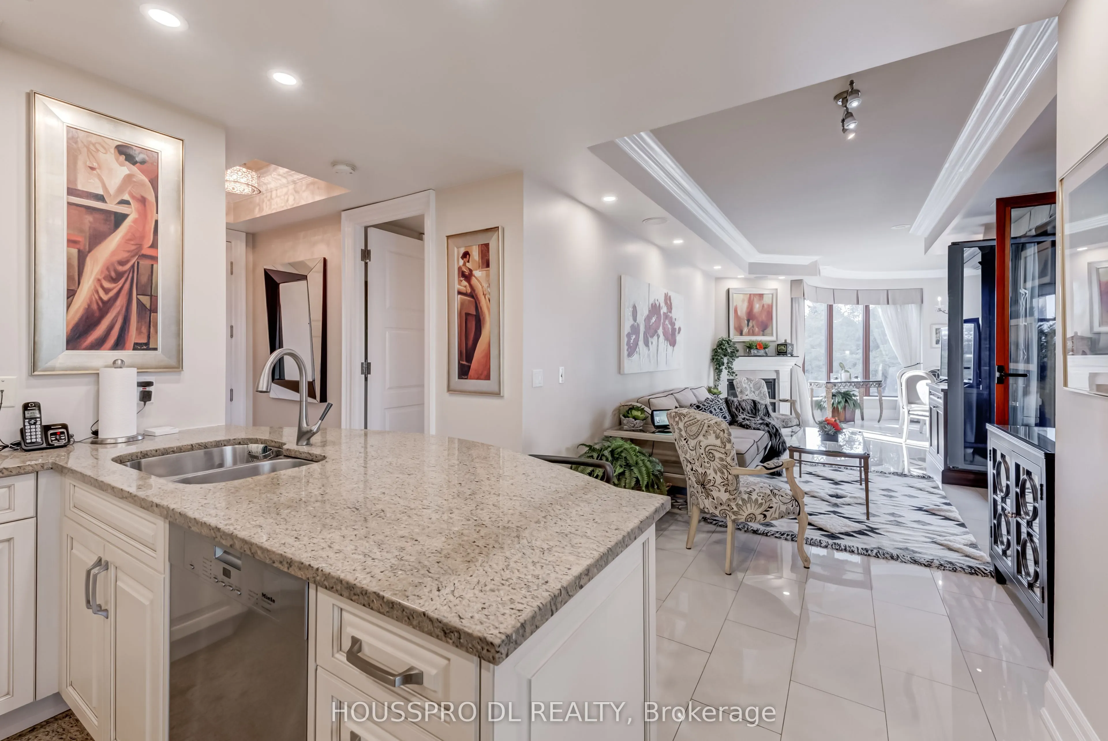 2095 Lake Shore Boulevard W, #220
